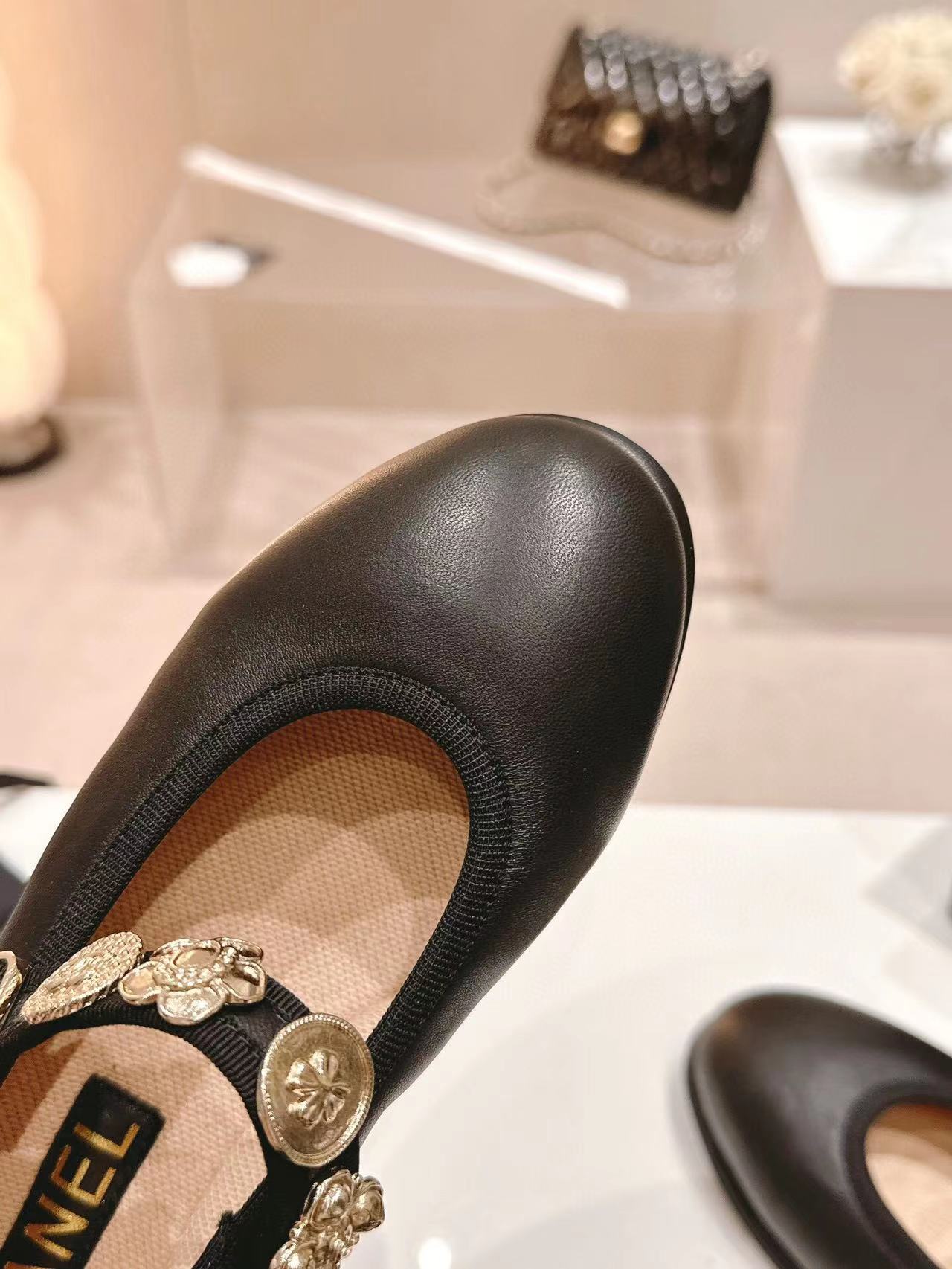 MARY JANE BLACK LAMBSKIN 24
