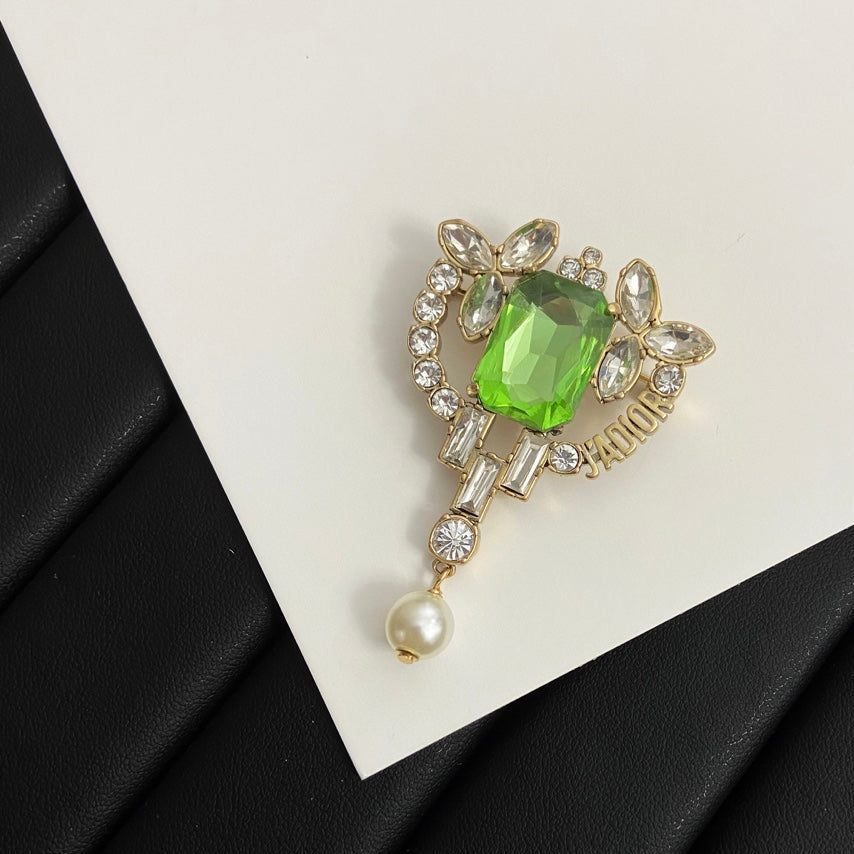 CD Brooch 177675