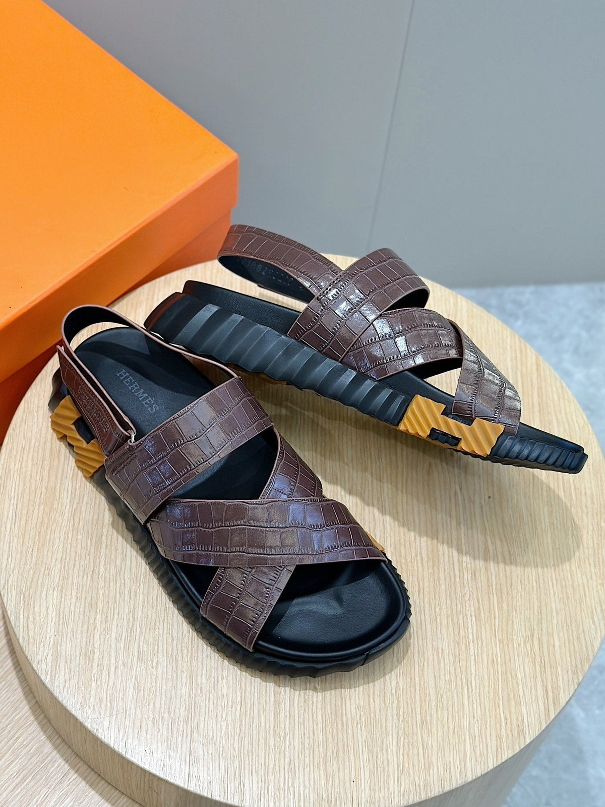 HM Men's Electric Sandals Calfskin 547746