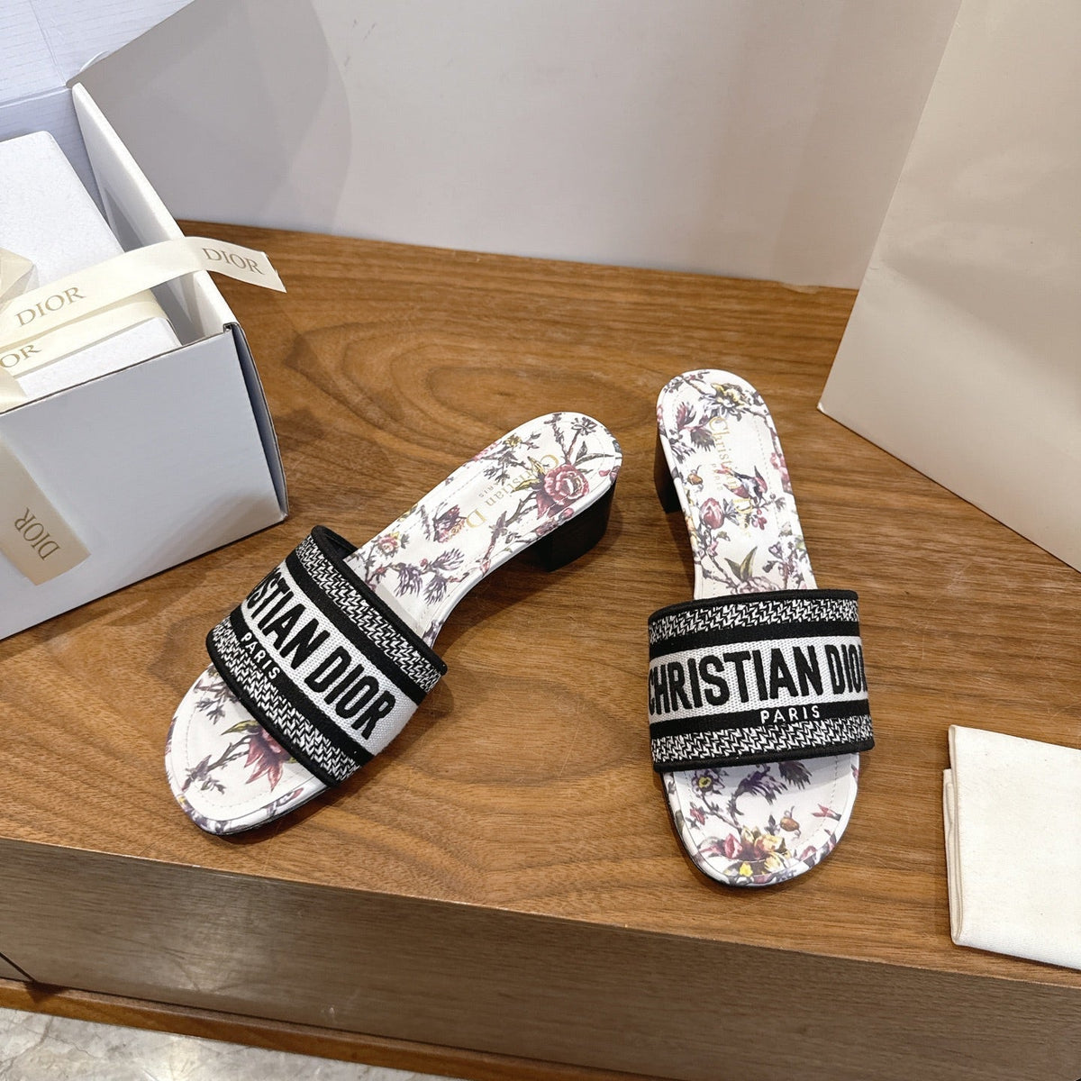 CD 26s Flower Flat Sandals 45 Canvas Cowhide 685487