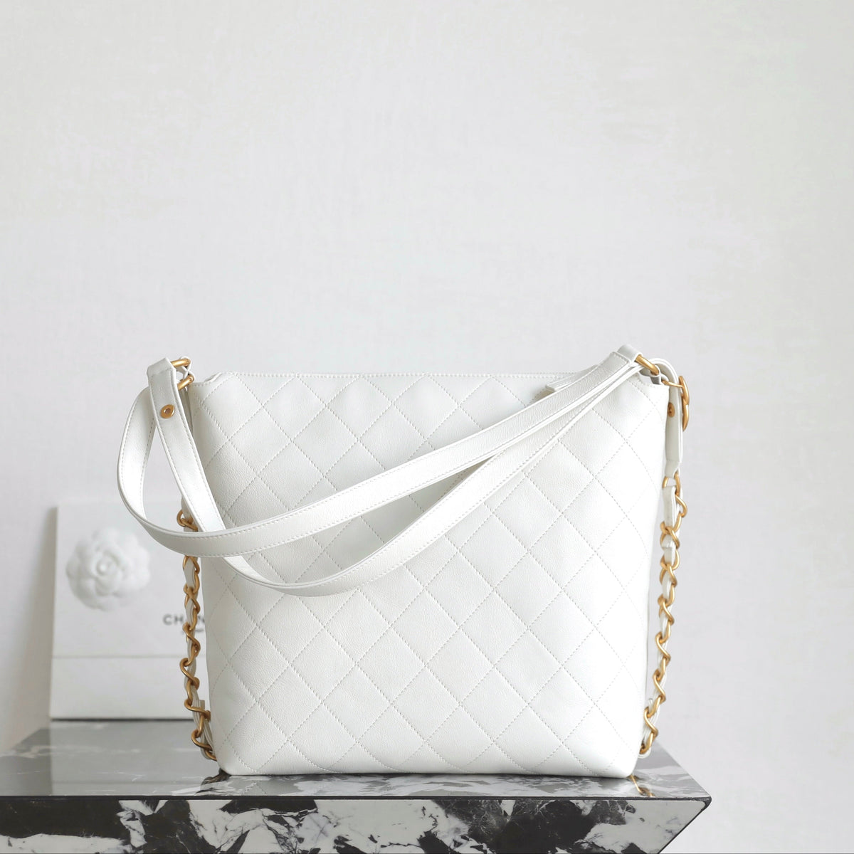 Chanel 25s 𝖧𝗈𝖻𝗈 medium backpack  white calfskin 340203