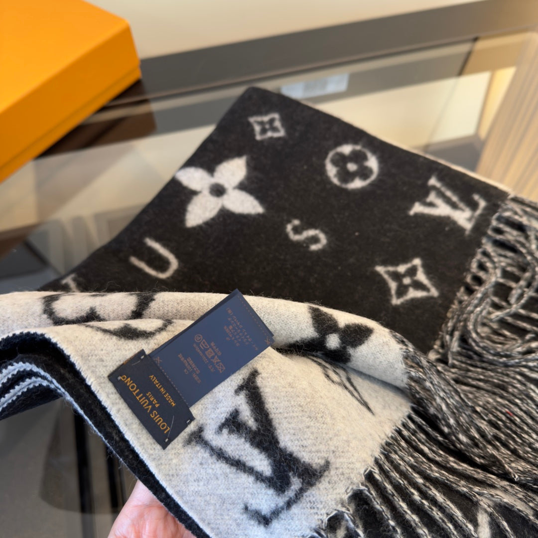 LV 25 Scarf 220CM Black Wool 293520