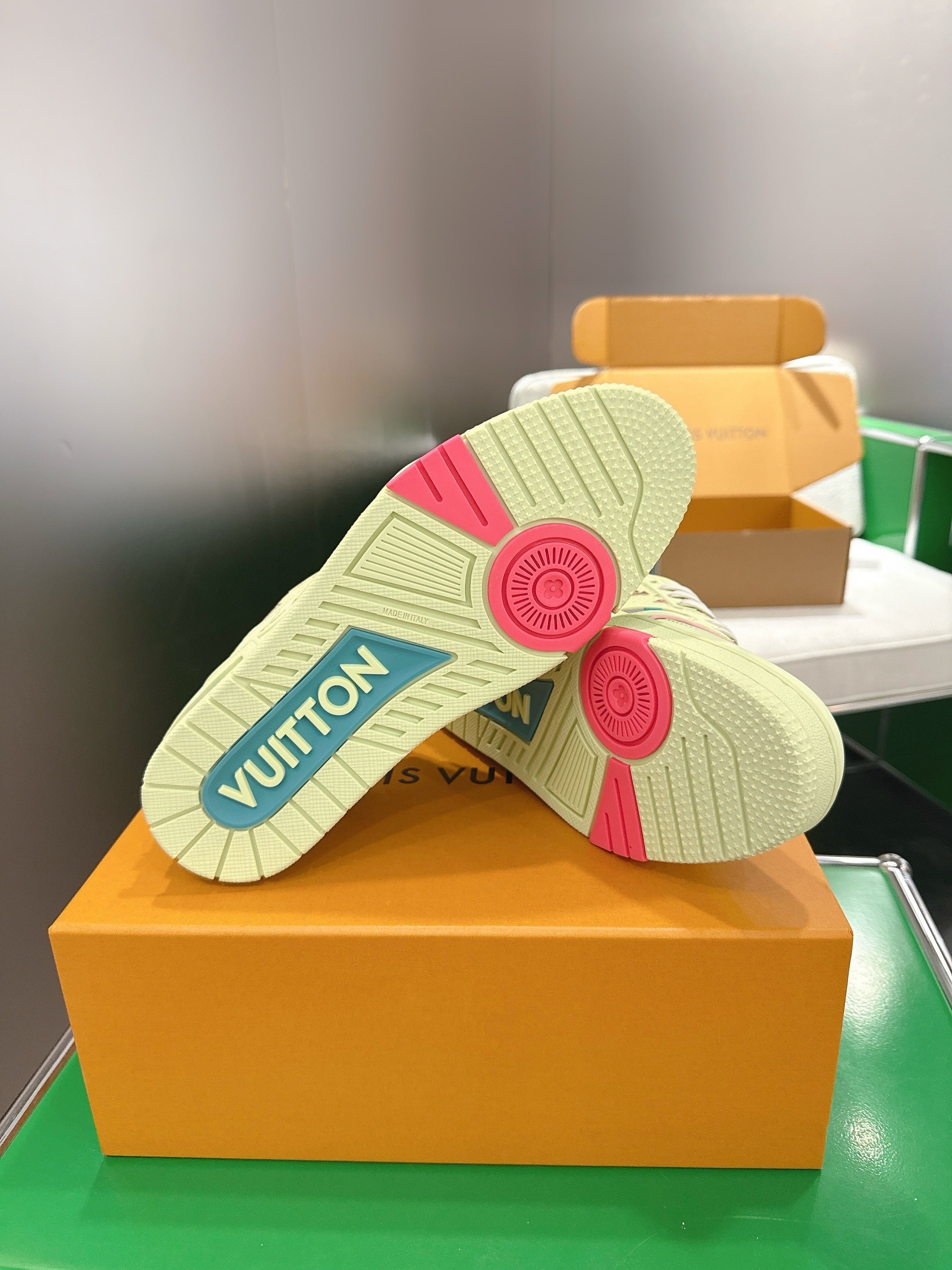 LV 26ss Trainer Sneakers Lime Pastel Colorful Cowhide 632144