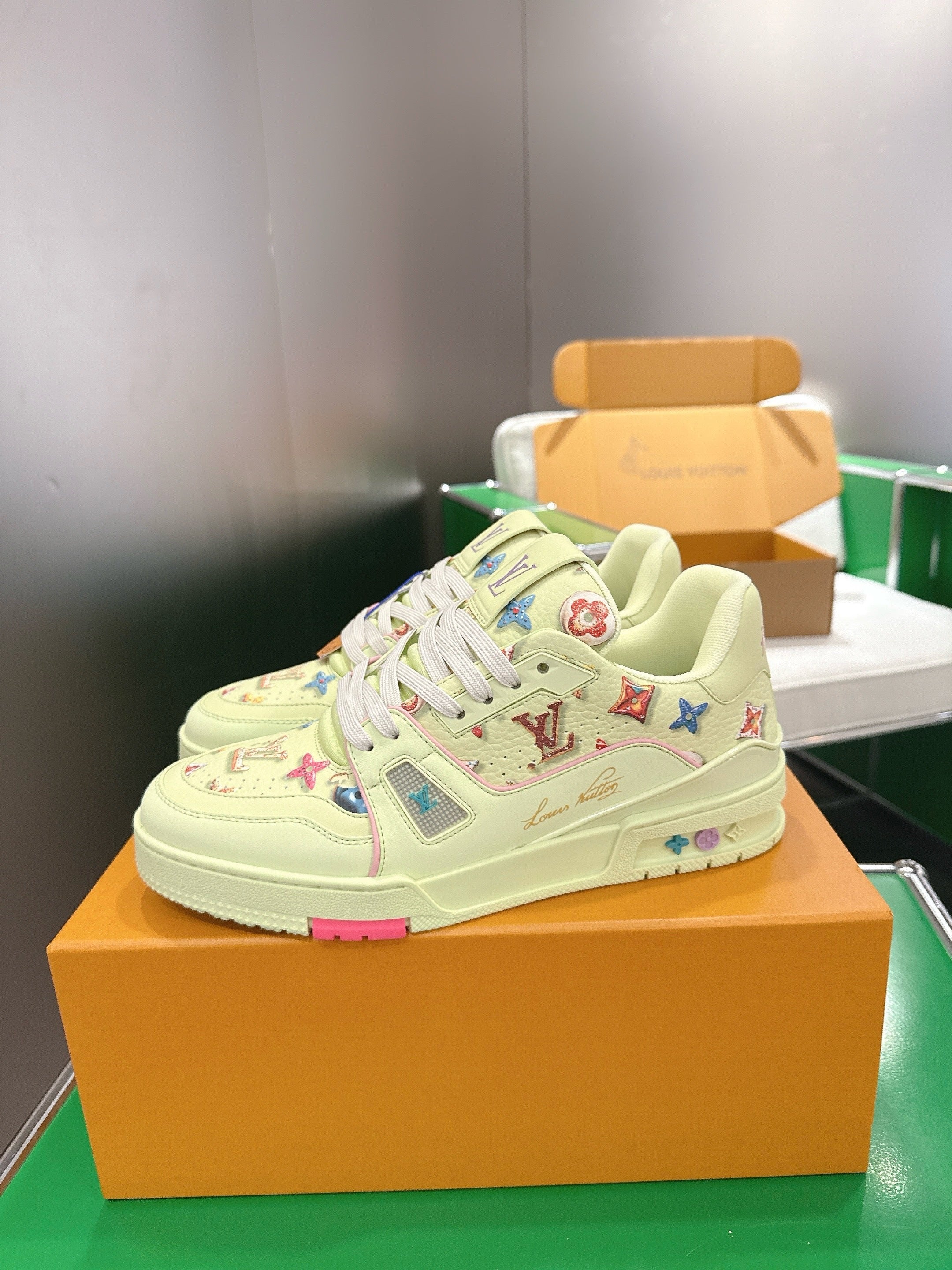 LV 26ss Trainer Sneakers Lime Pastel Colorful Cowhide 632144