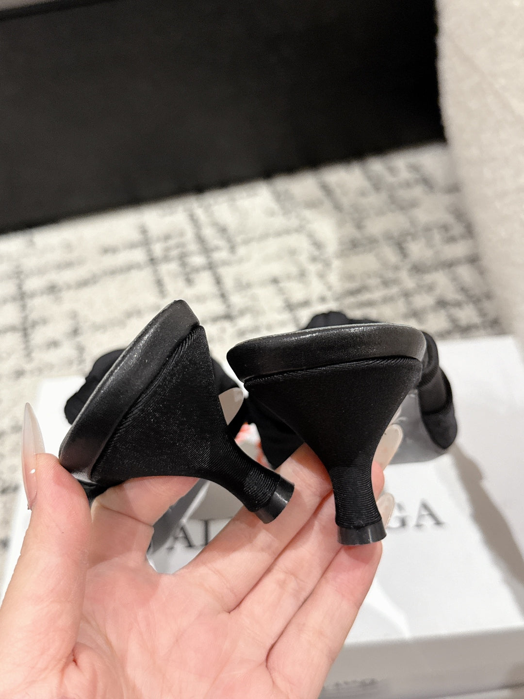 KNIFE LAVALIÃˆRE 45MM MULE IN BLACK NYLON JERSEY