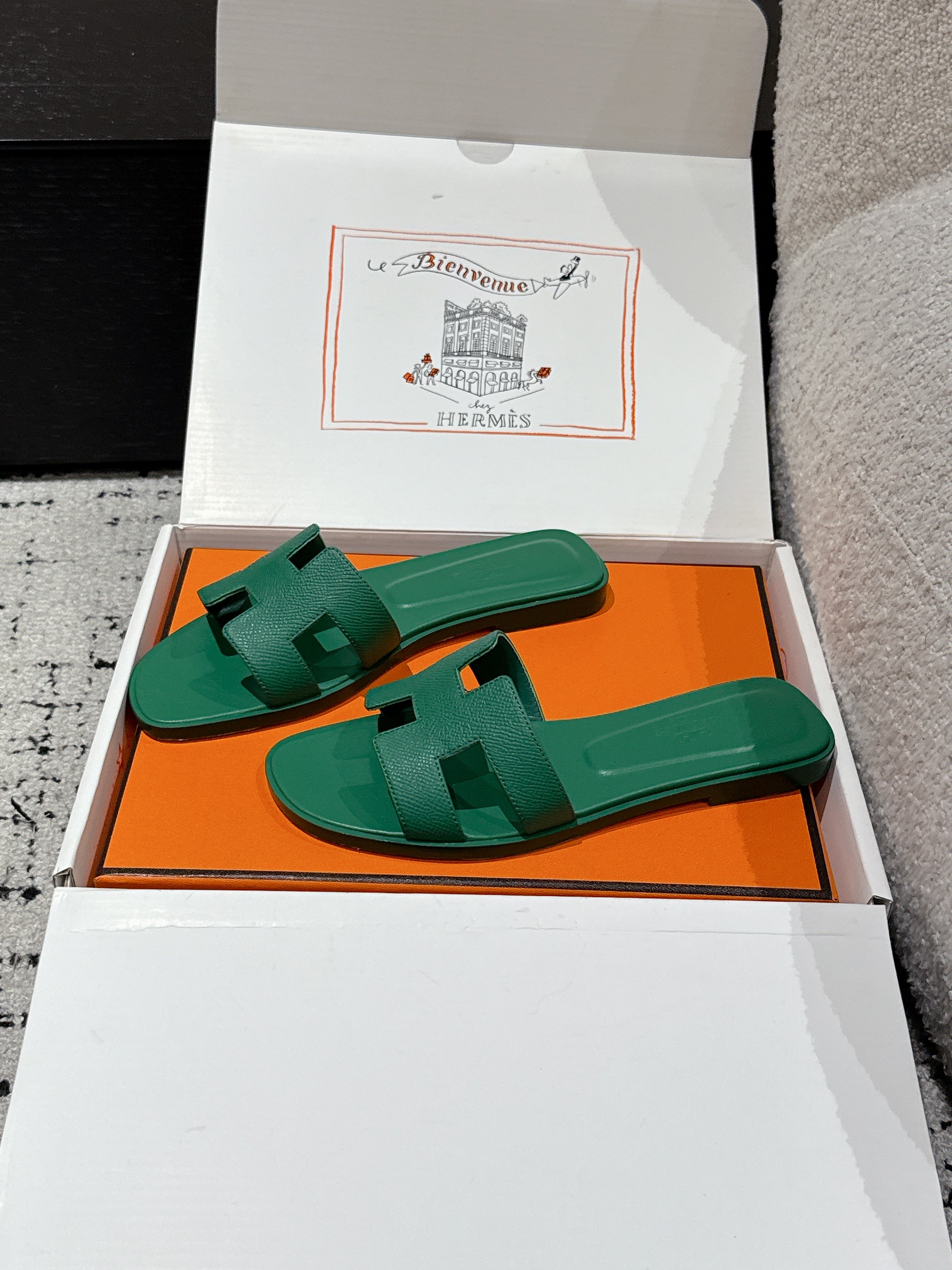 HM 25 Oran Sandal Dark Green Epsom