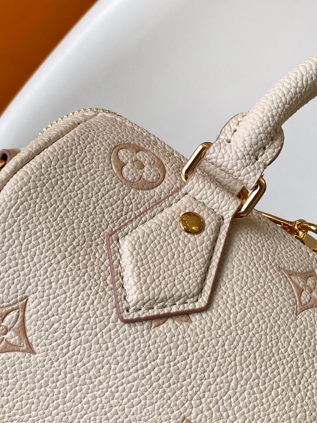 LV Speedy 20 BandouliÃ¨re Bag Beige Embossed cowhide 252519