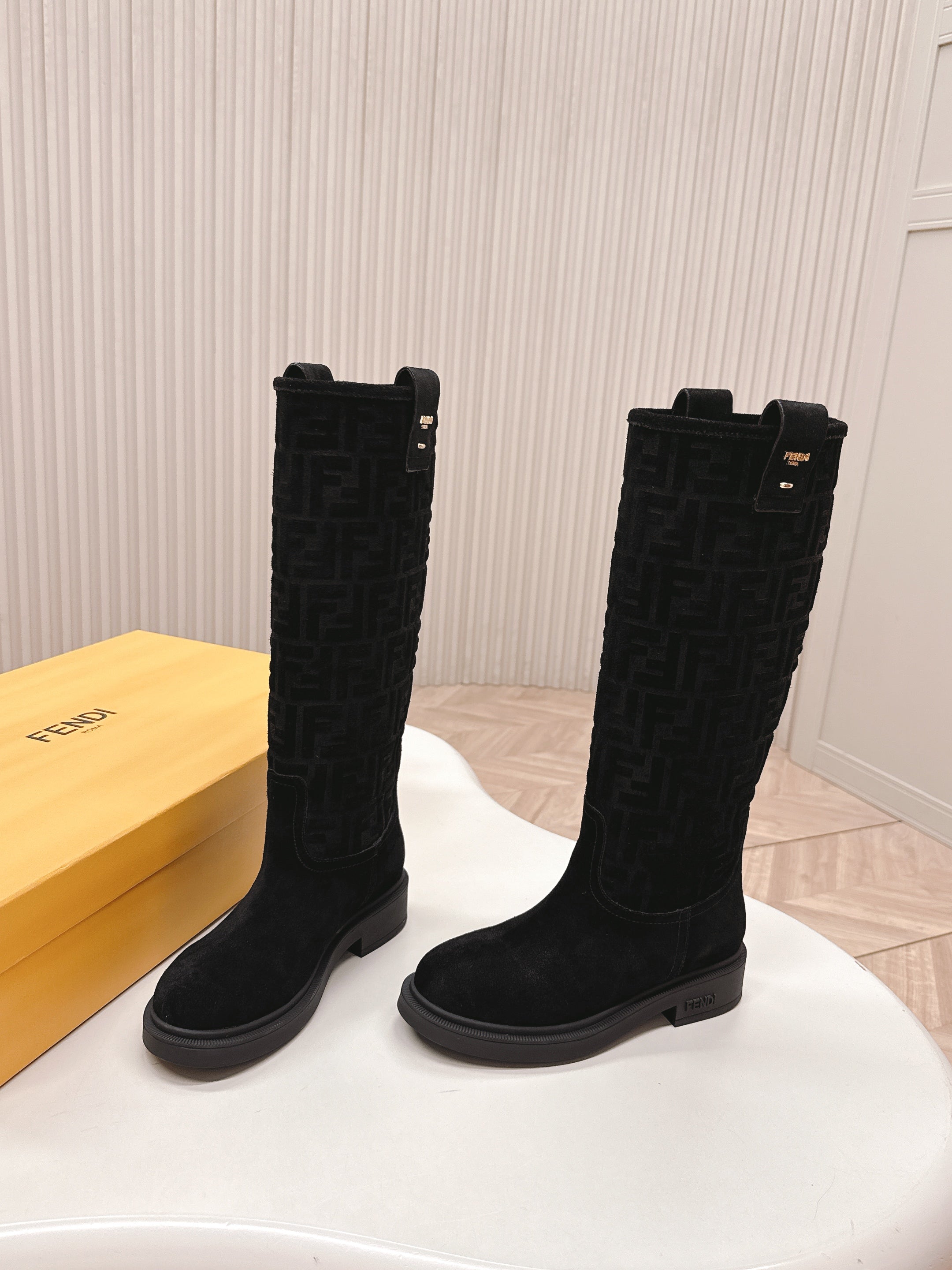Fendi 25 high boots black suede 500938