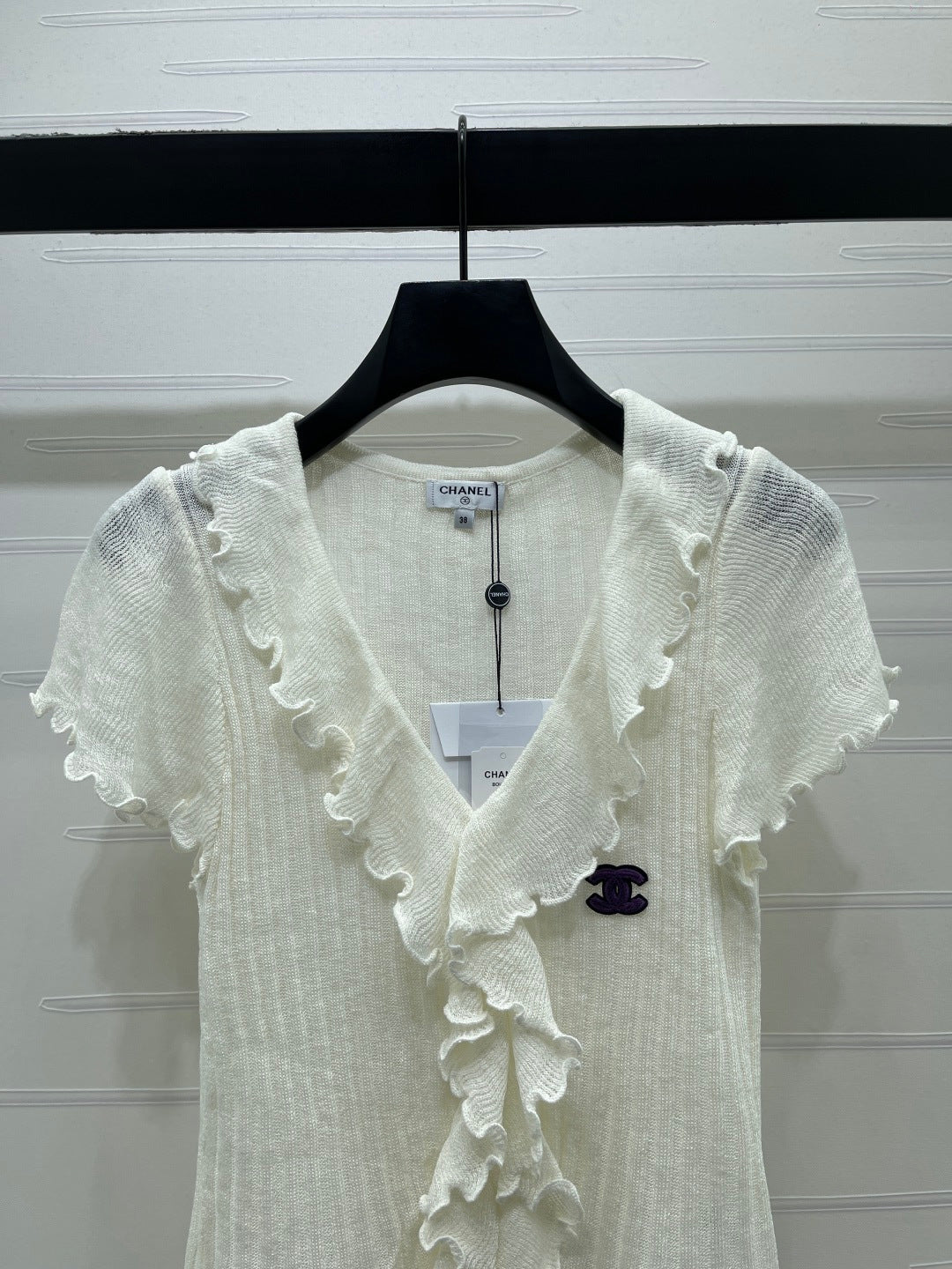 Chanel 2026 Ruffled Knit V-neck Short-sleeved T-shirt White Wool 356523