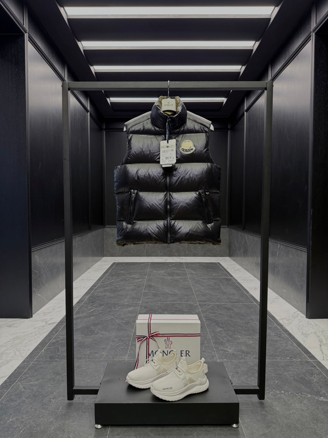 MC 2025 Vest Black Gloss Polyester