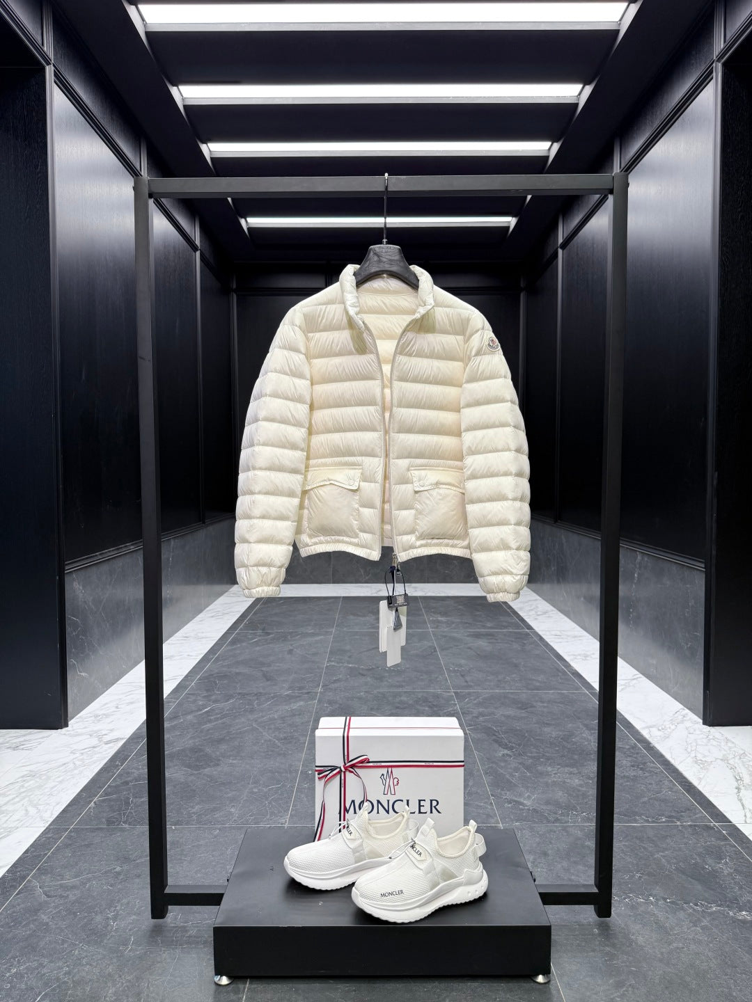 Moncler 25 Down Jacket Polyester 304735