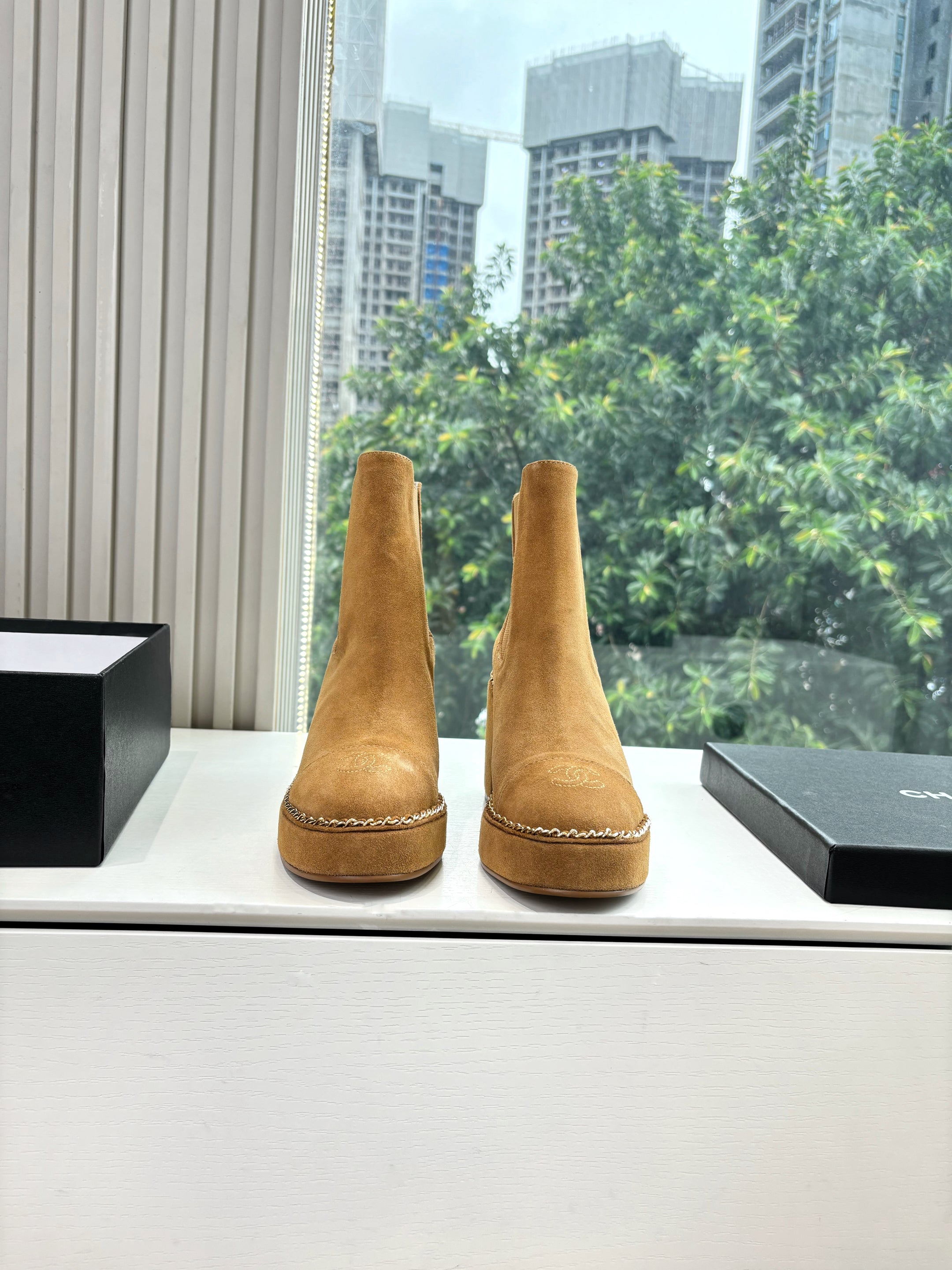 CC 25 Short Boot Dark Beige Suede 430302