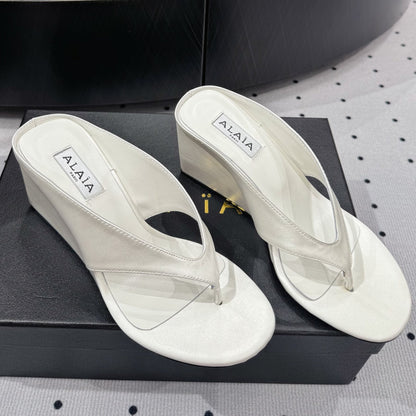Alaia 25 Cube Thong Mules White Sheepskin 296089
