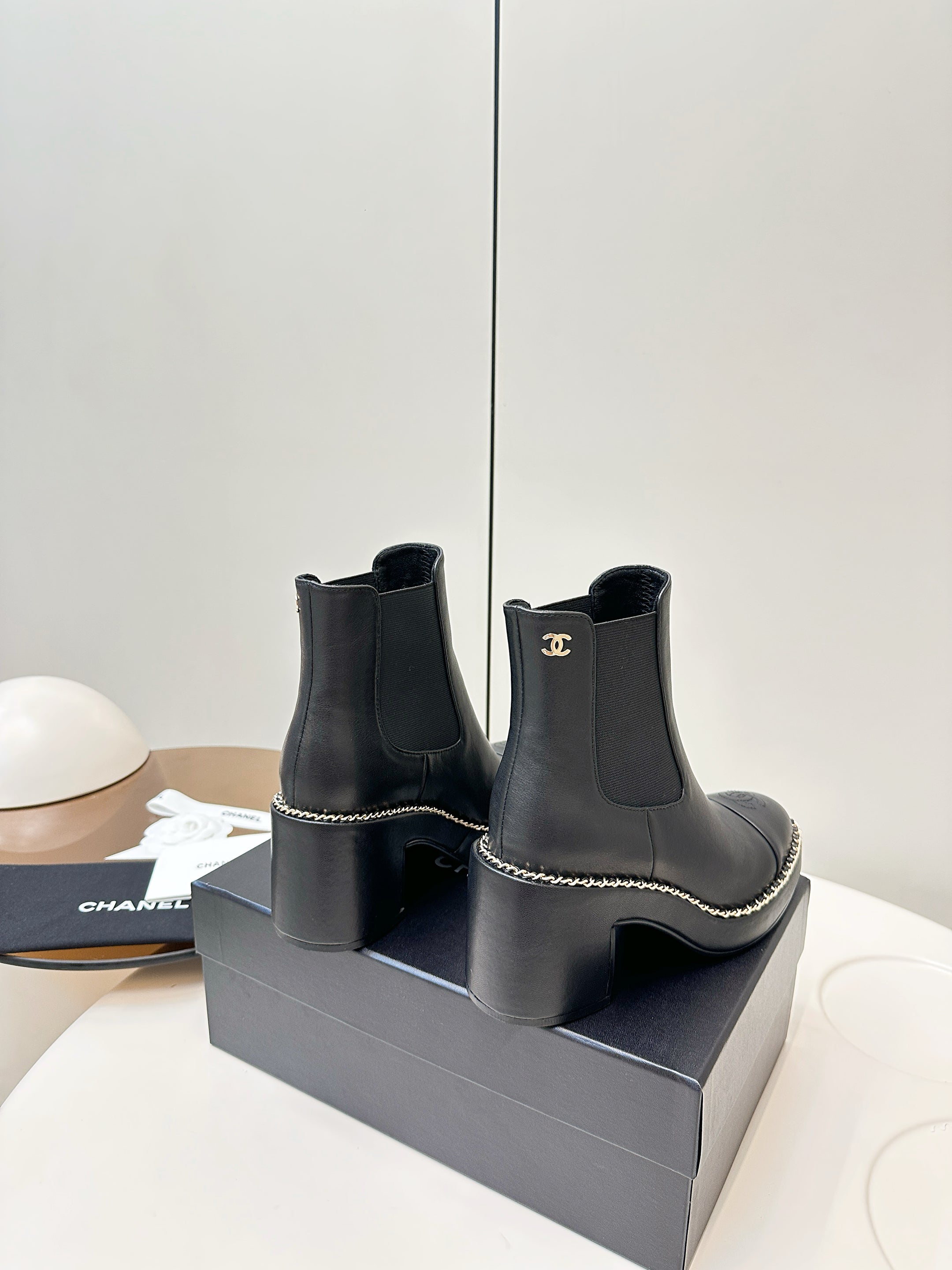 CC Chelsea Boot Black Calfskin 409529