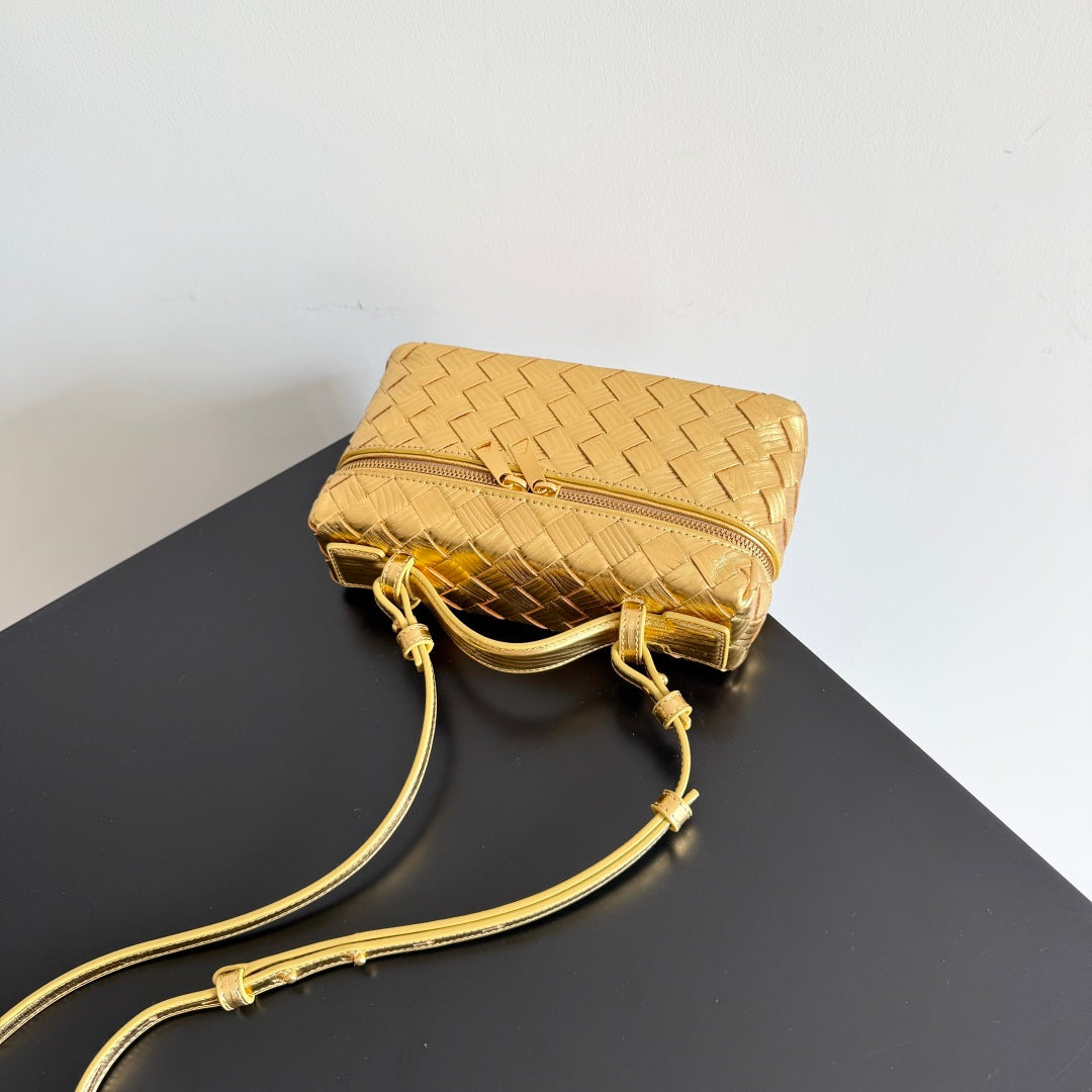 Bottega Veneta 2026 Bang Bang Vanity Case 22cm Gold Laminated Leather 137085