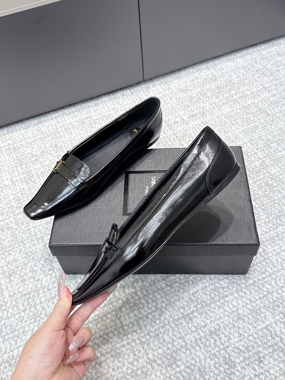 YSL 26ss Square Toe Loafers Black Glossy Leather 662729
