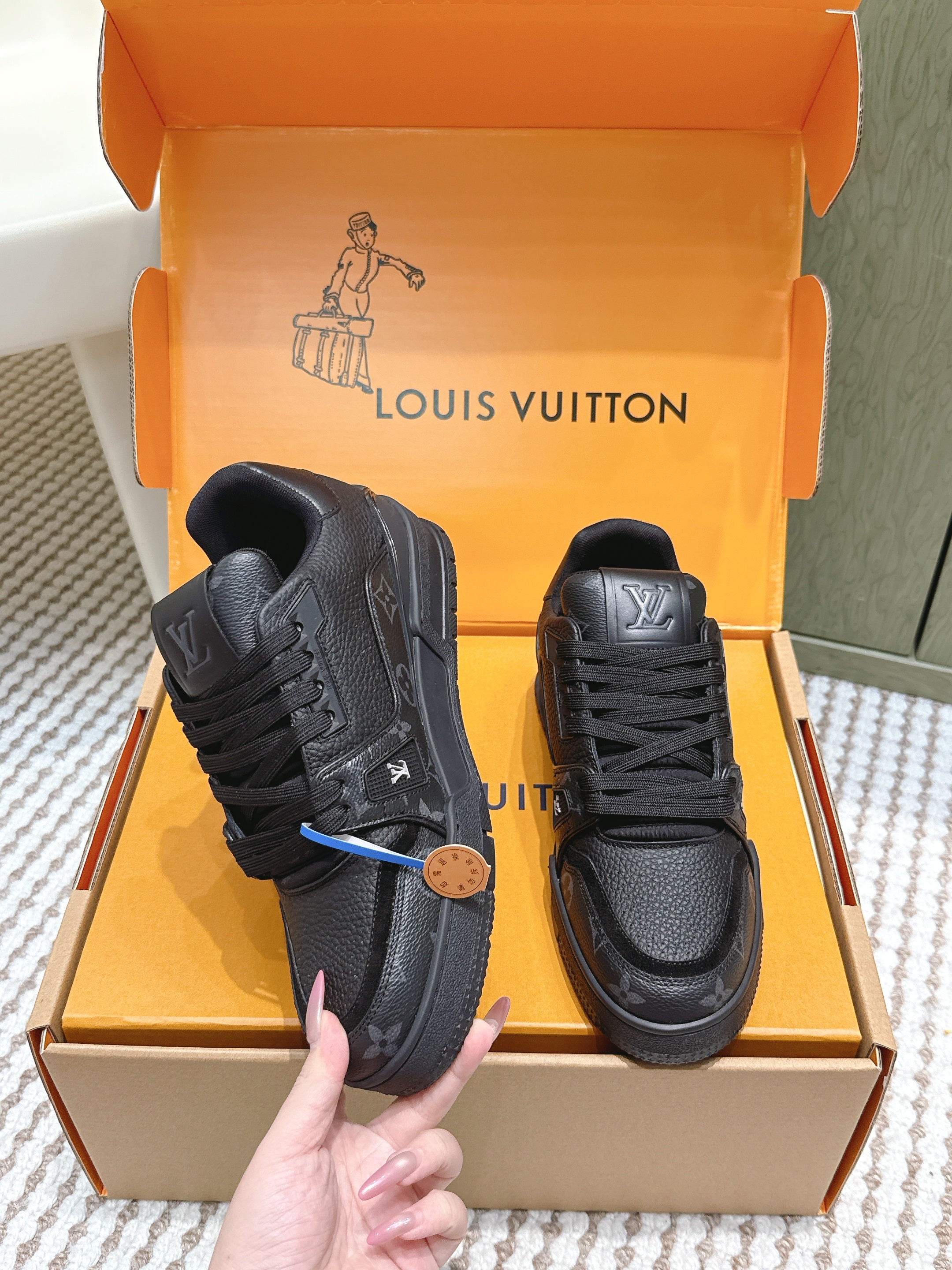 LV 26ss Trainer Sneakers Black Cowhide 657924