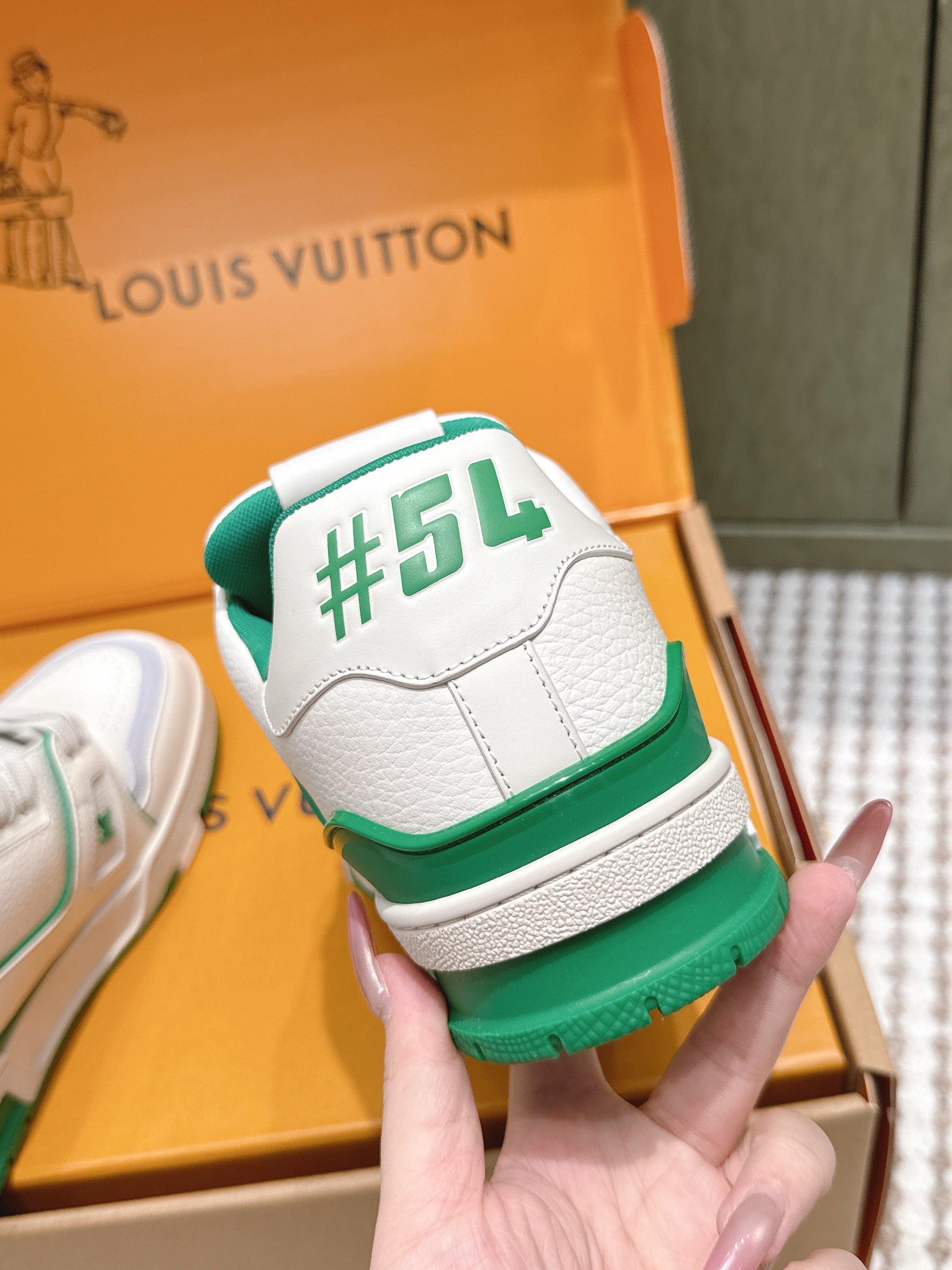 LV 26ss Trainer Sneakers White Green Cowhide 657898