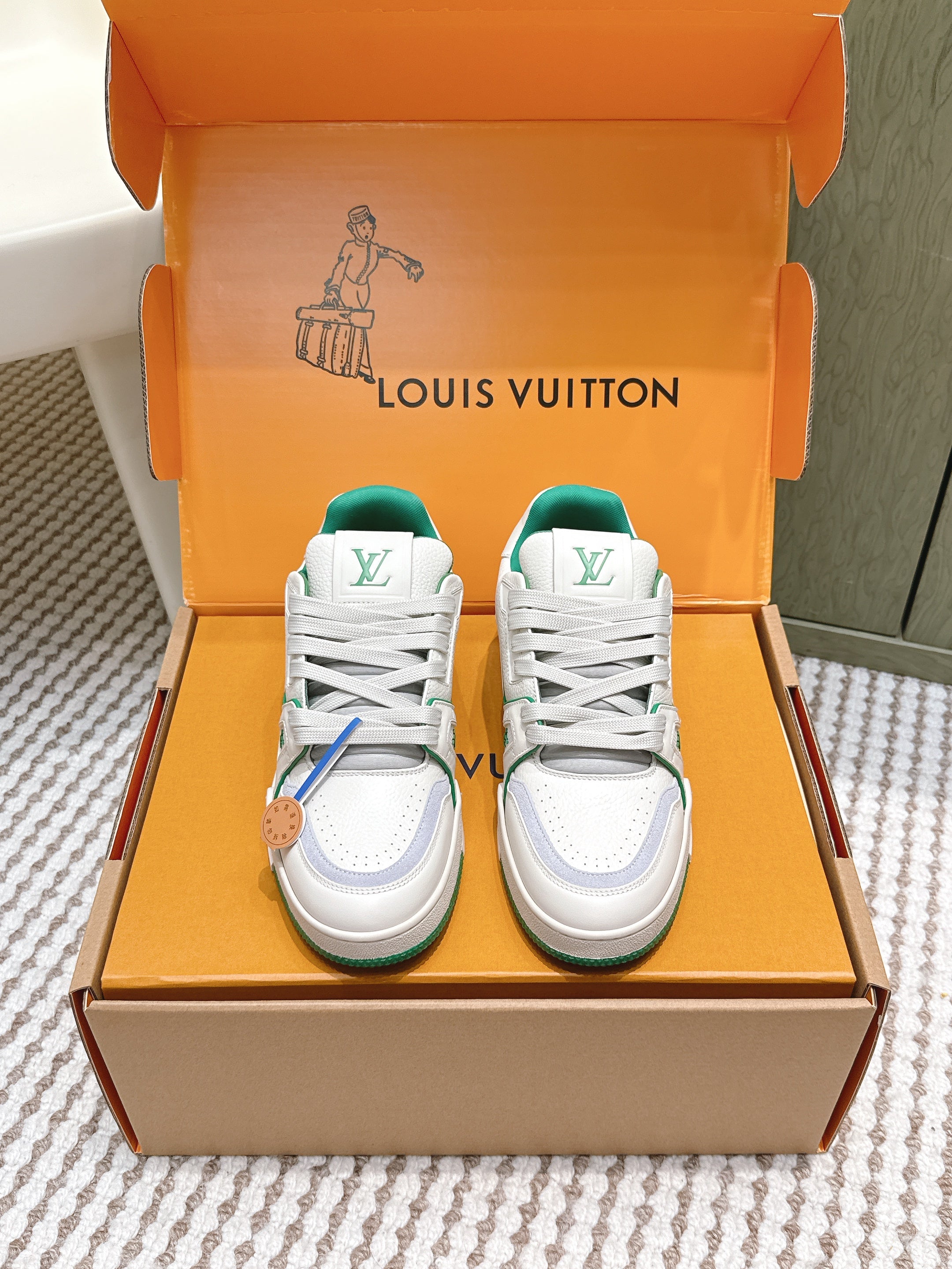 LV 26ss Trainer Sneakers White Green Cowhide 657898