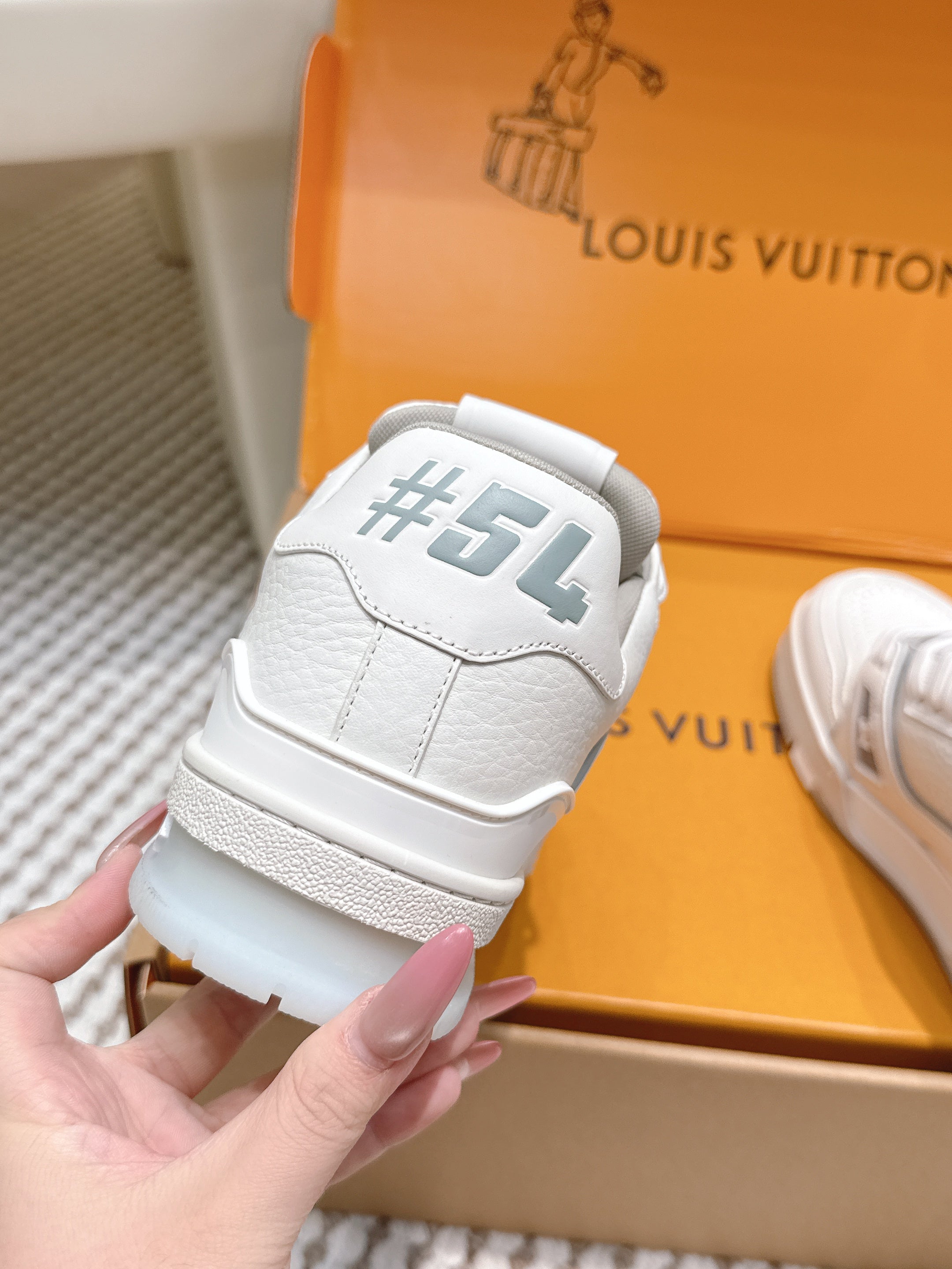 LV 26ss Trainer Sneakers White Gray Cowhide 657899