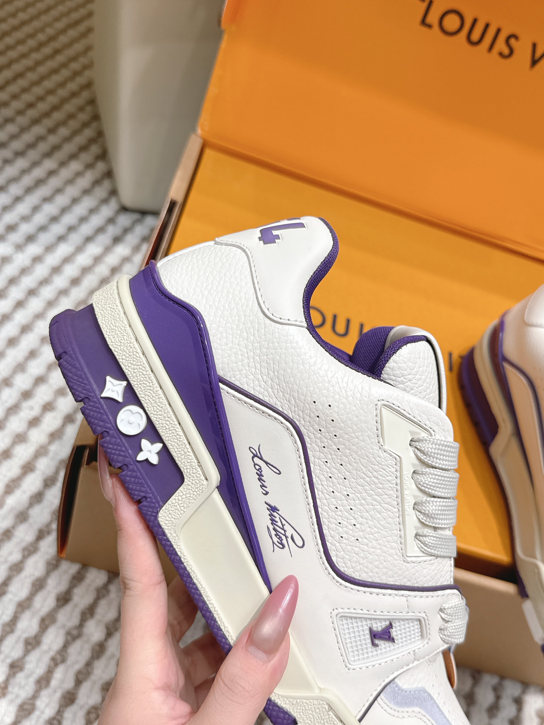 LV 26ss Trainer Sneakers White Purple Cowhide 657903