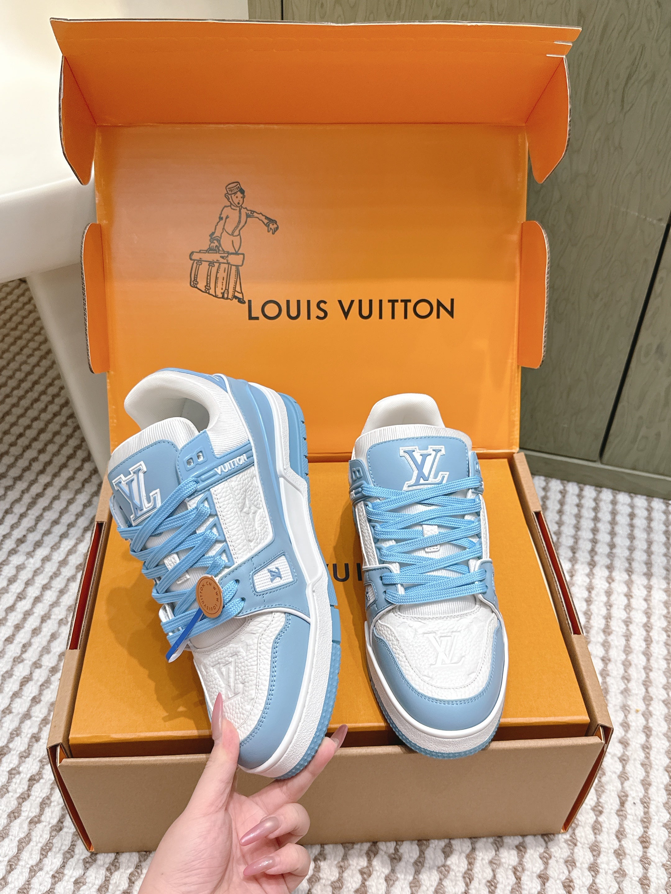 LV 26ss Trainer Sneakers White Blue Cowhide 657904