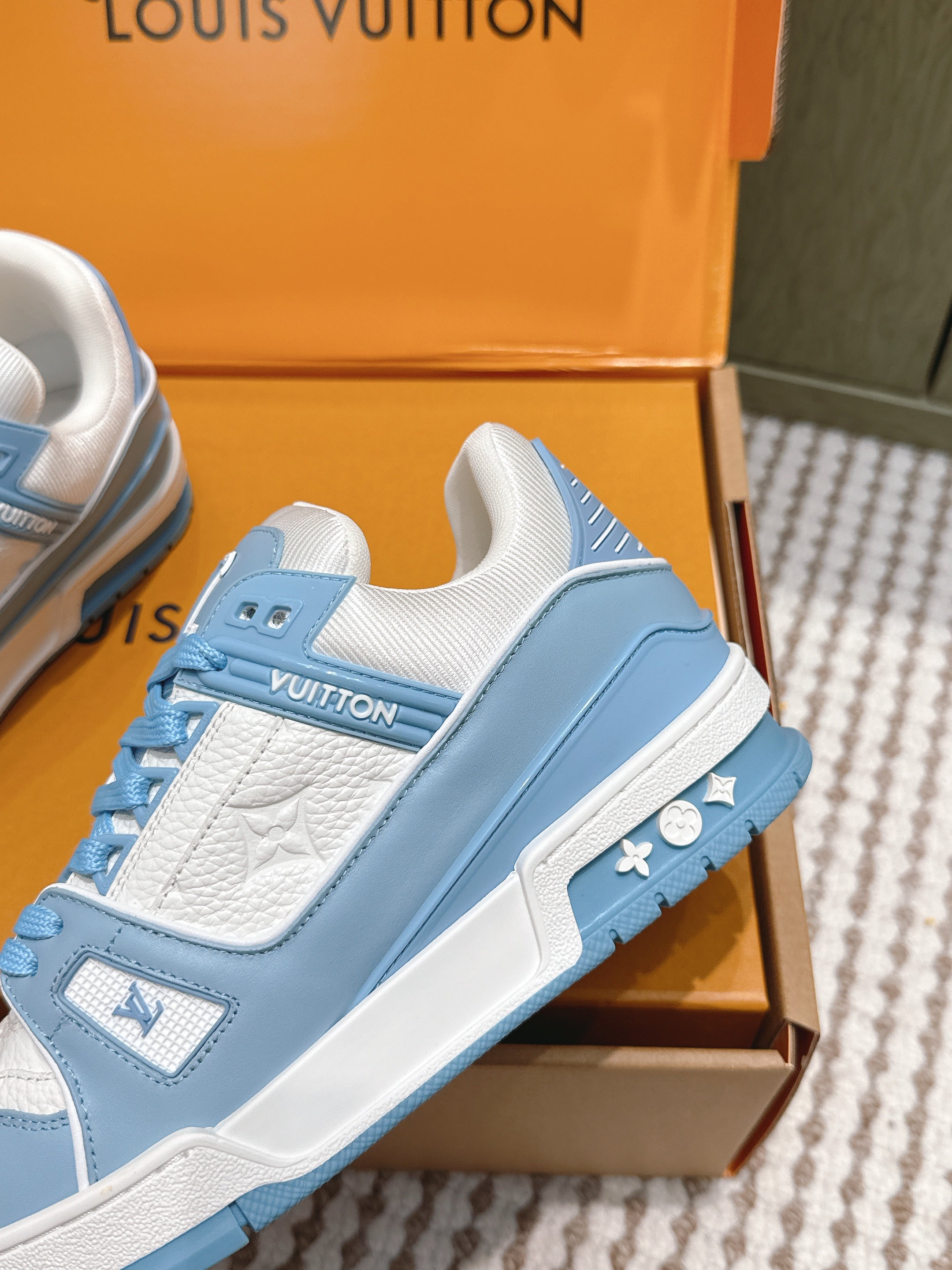 LV 26ss Trainer Sneakers White Blue Cowhide 657904