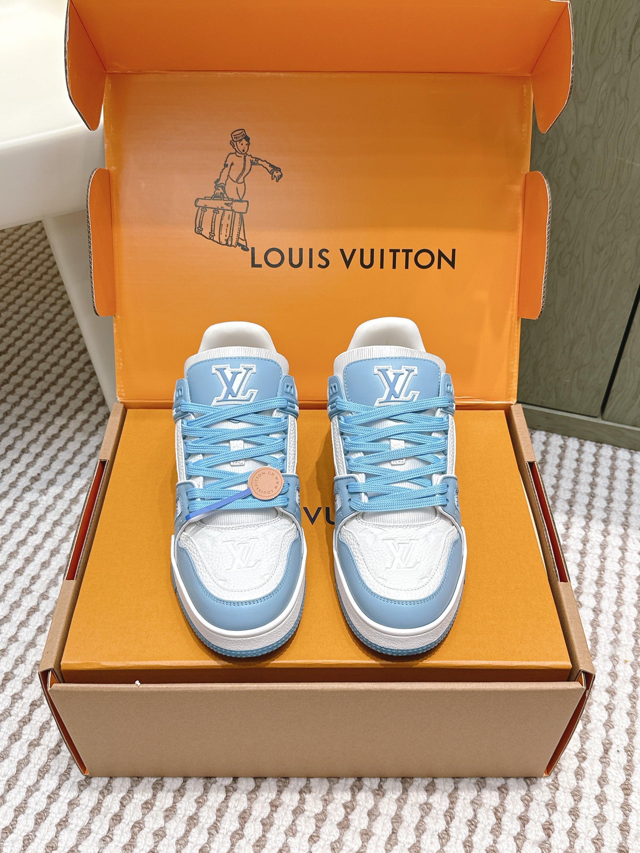 LV 26ss Trainer Sneakers White Blue Cowhide 657904