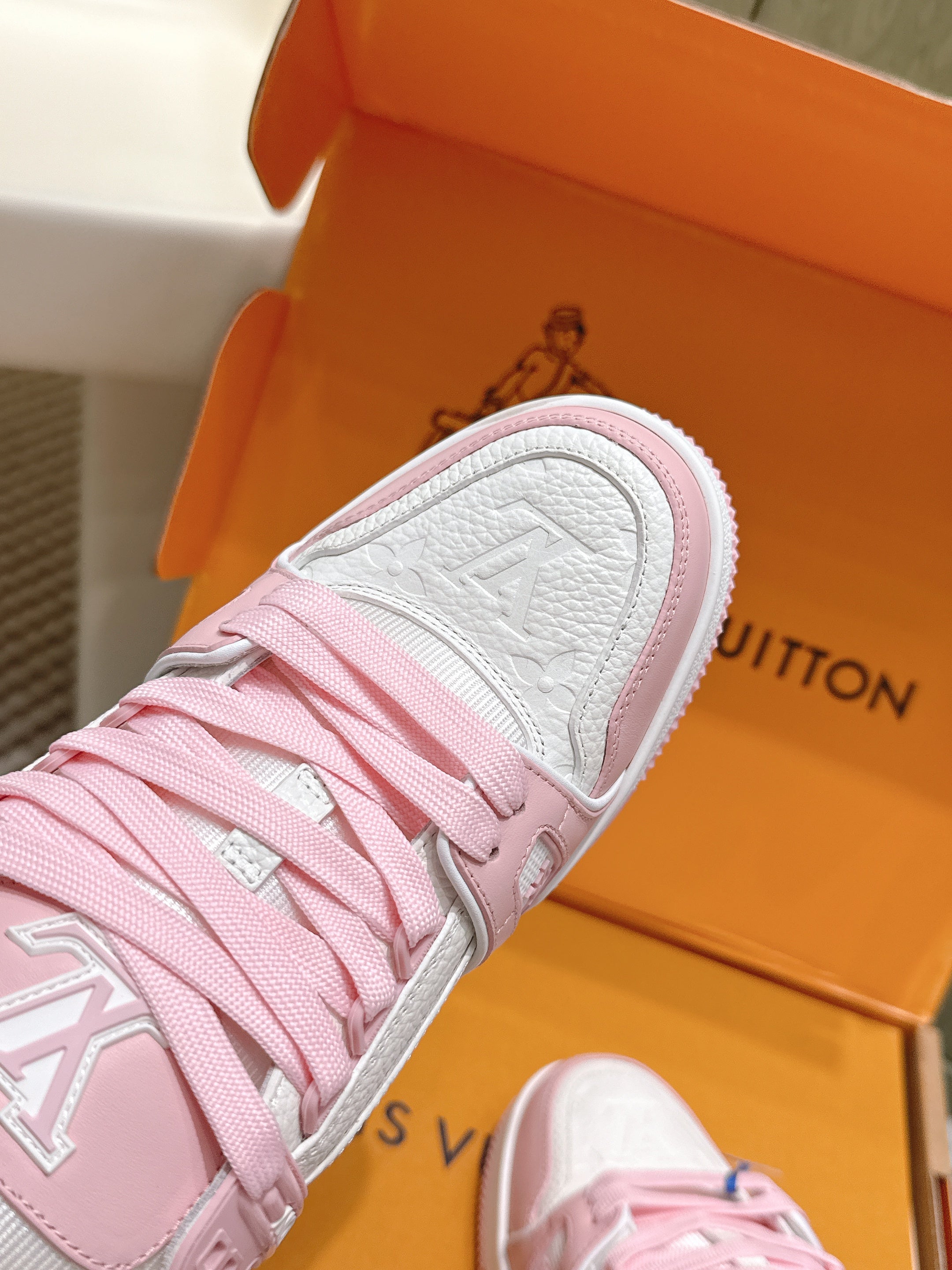 LV 26ss Trainer Sneakers White Light Pink Denim Cowhide 657909