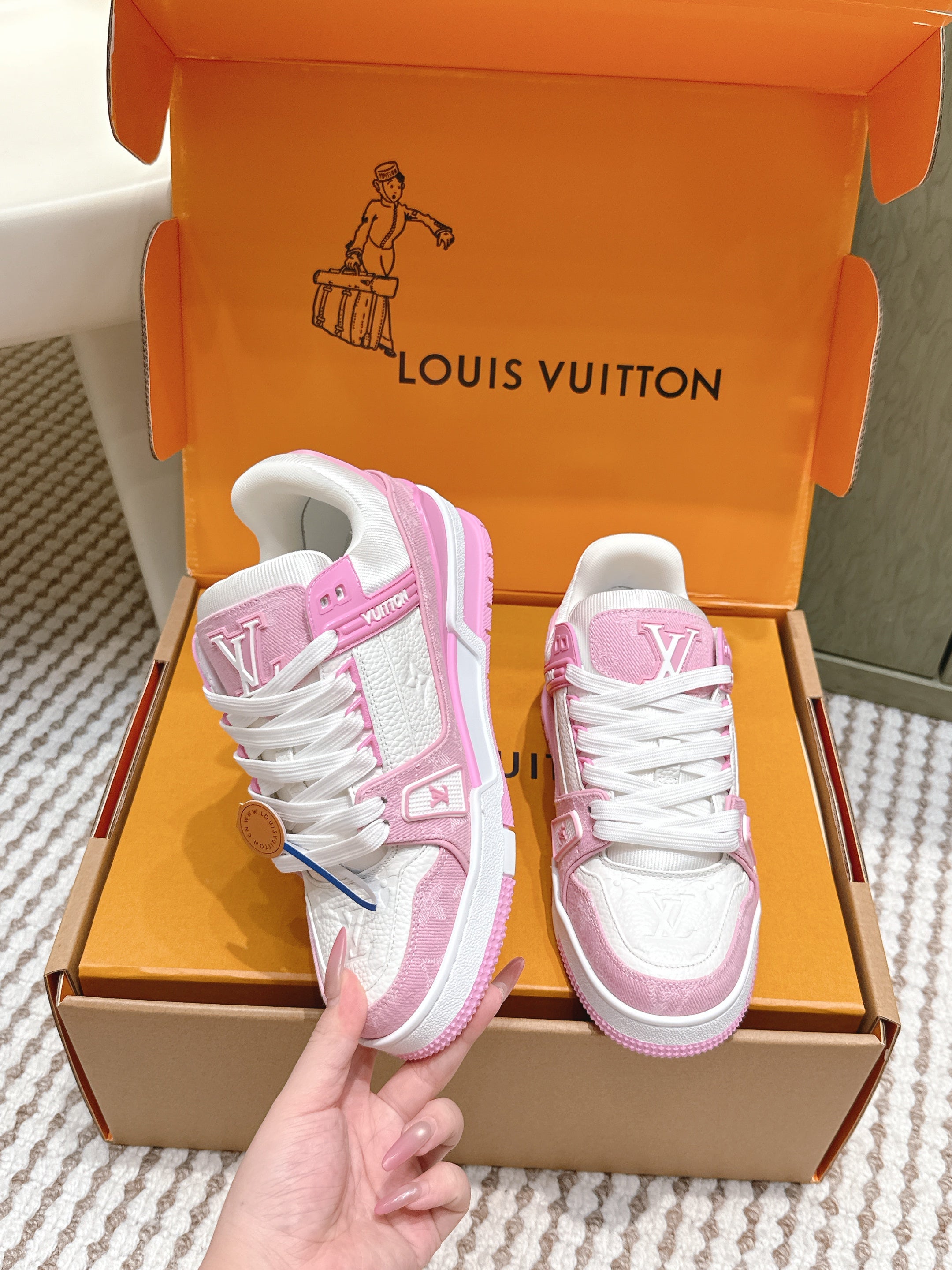 LV 26ss Trainer Sneakers White Pink Cowhide 657922