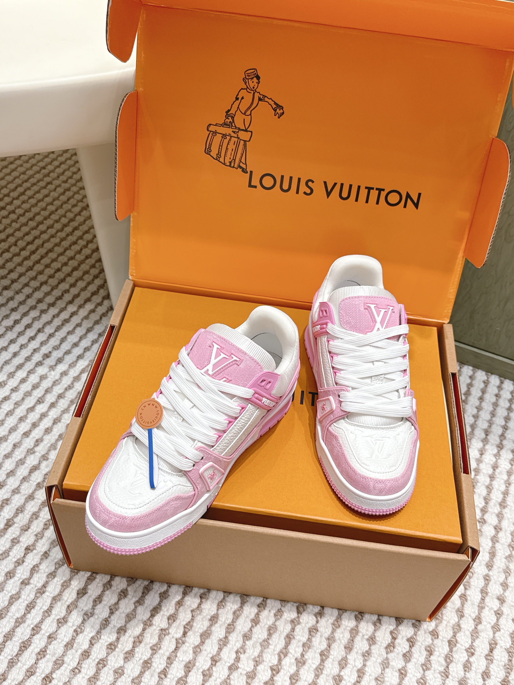 LV 26ss Trainer Sneakers White Pink Cowhide 657922