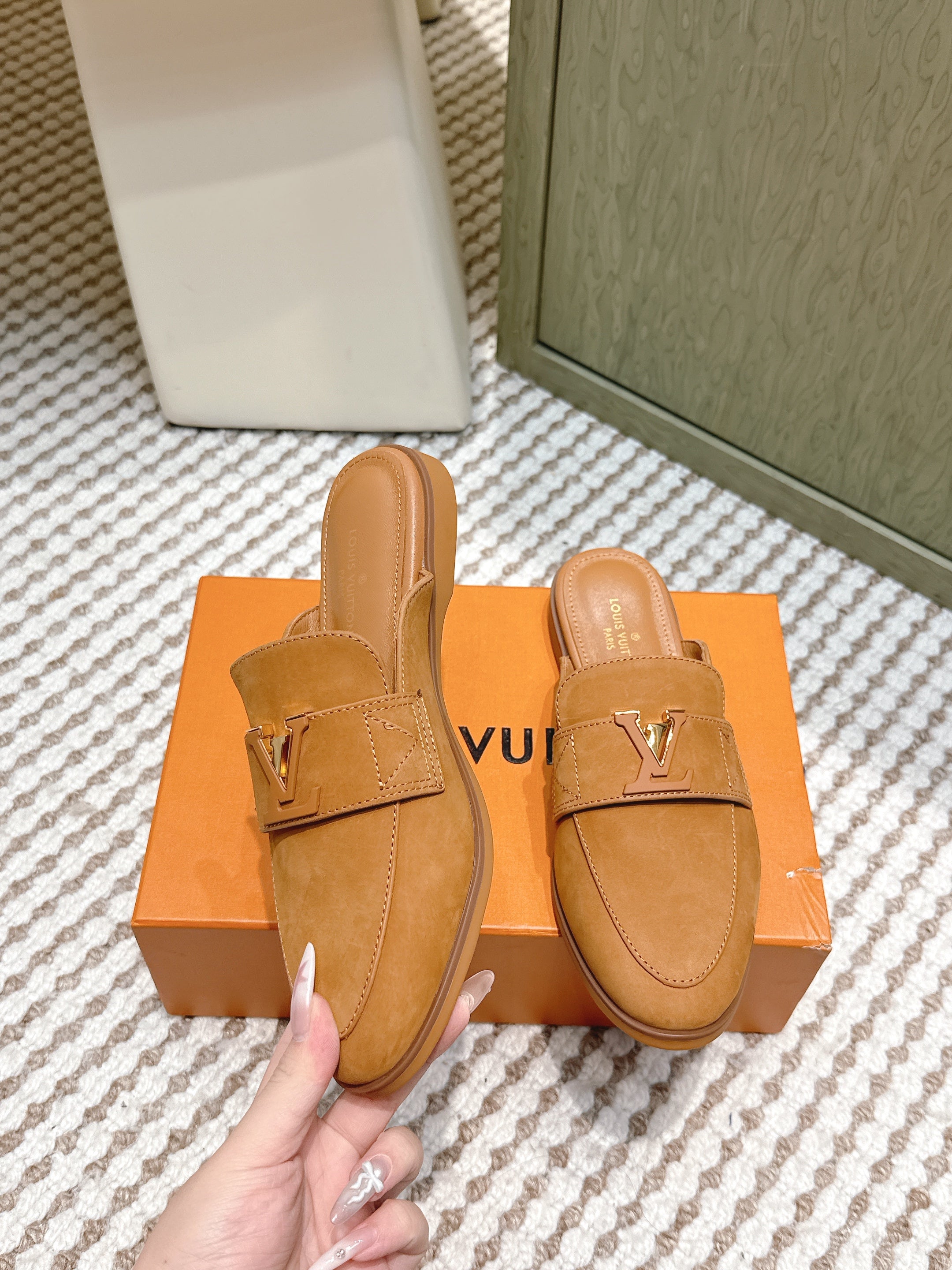 LV 26ss Mule Camel Brown Suede 657809