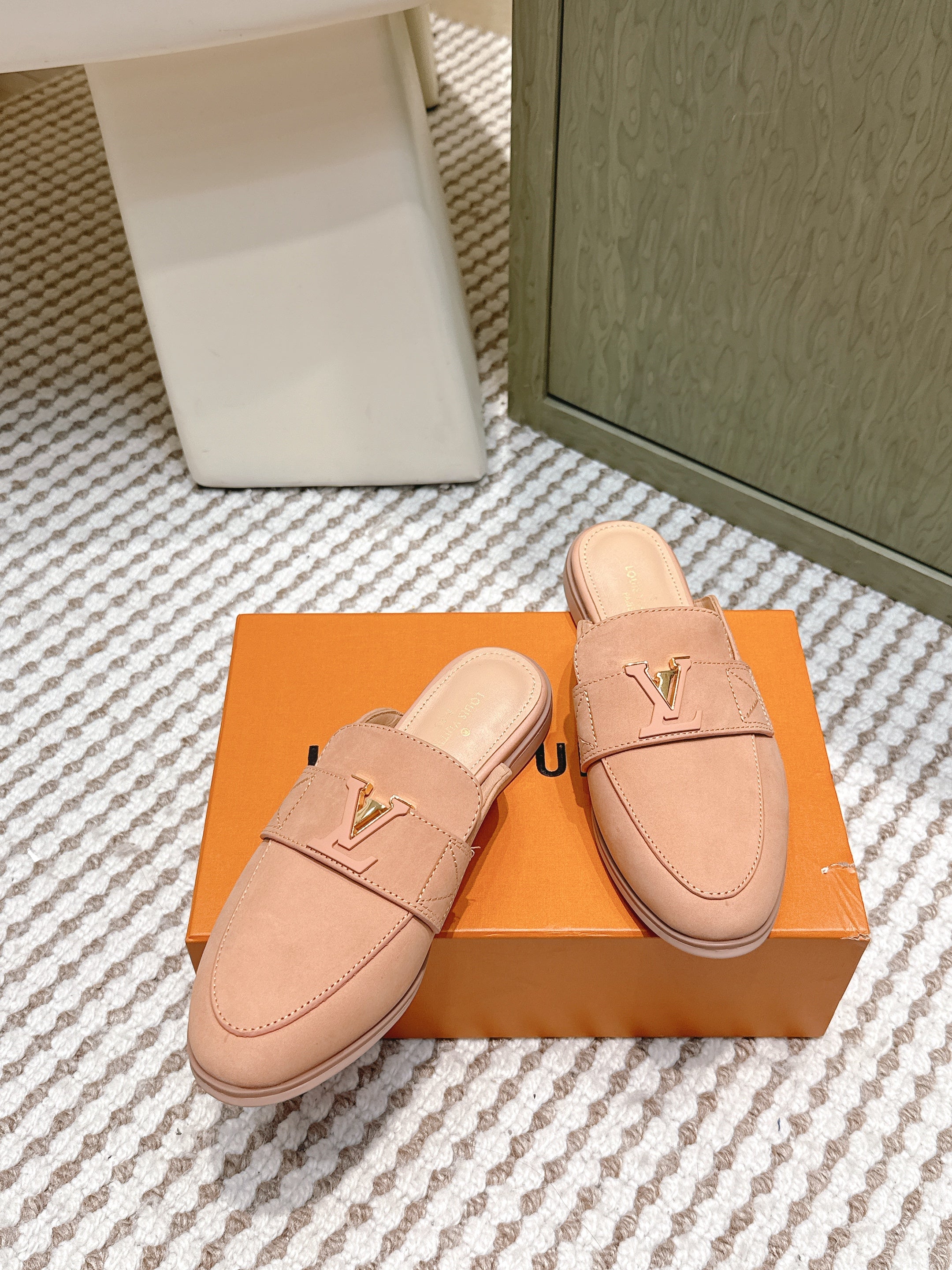 LV 26ss Mule Dusty Peach Nude Suede 657810