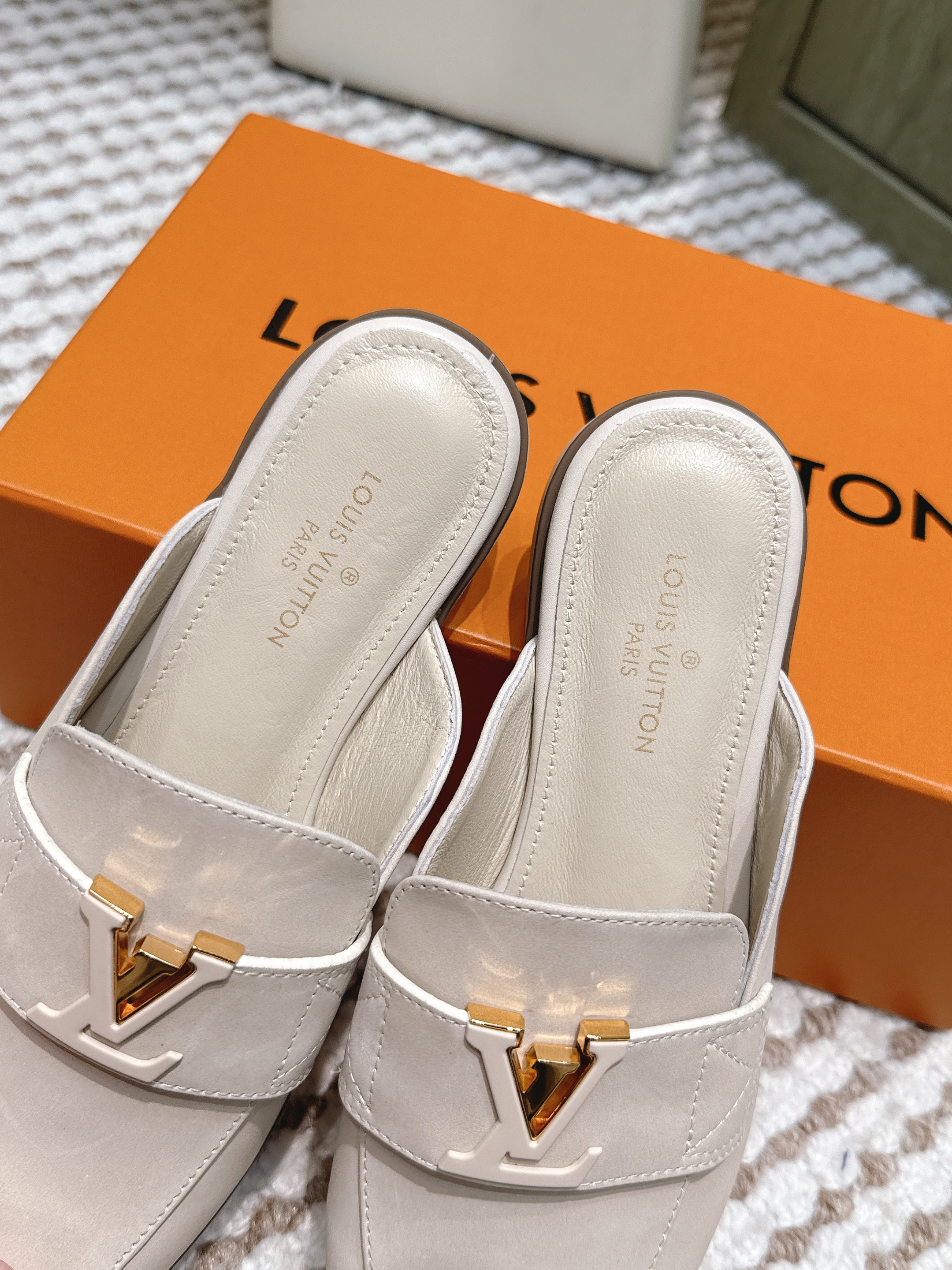 LV 26ss Mule Light Beige Suede 657812