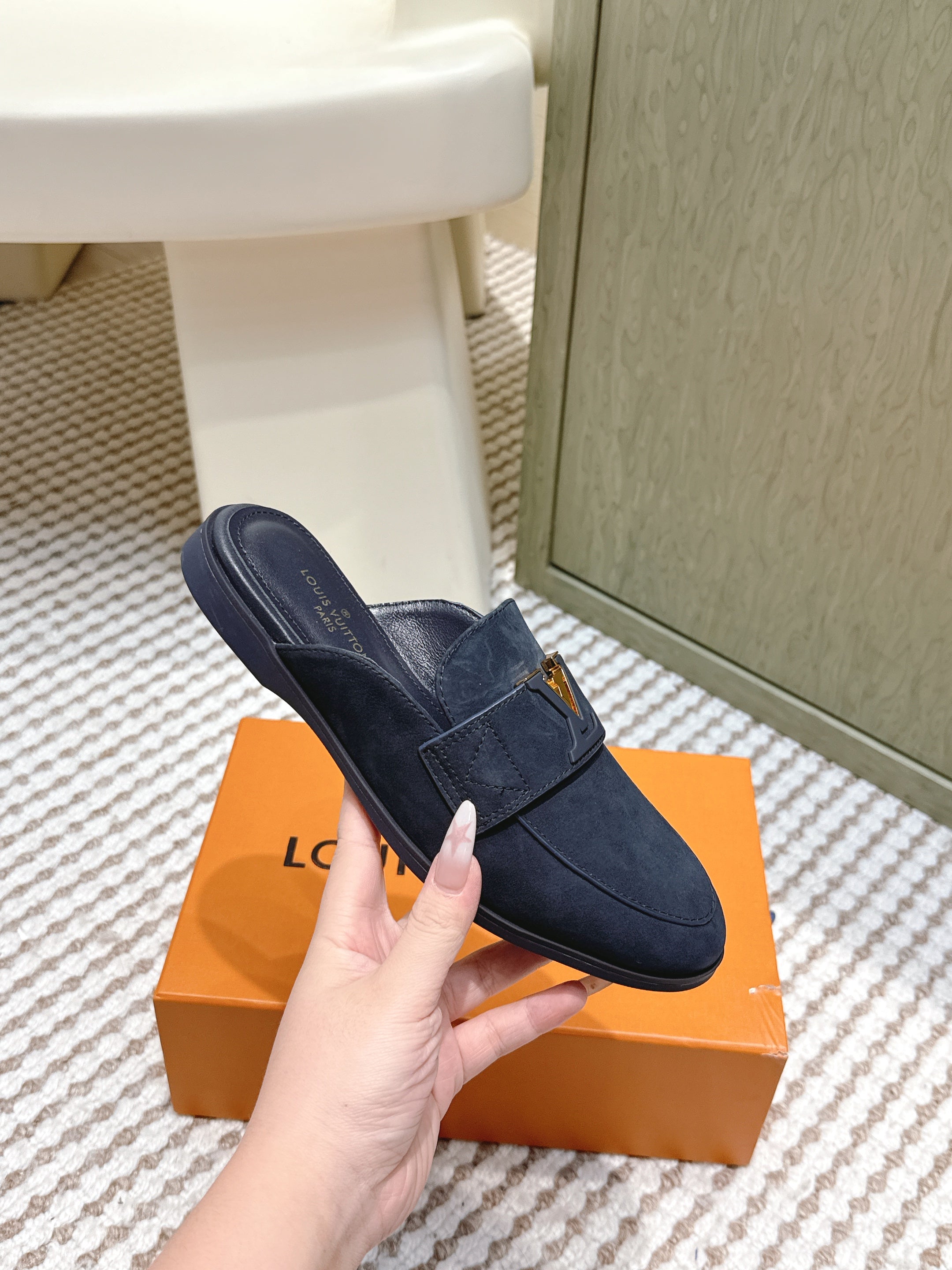 LV 26ss Mule Navy Blue Suede 657813