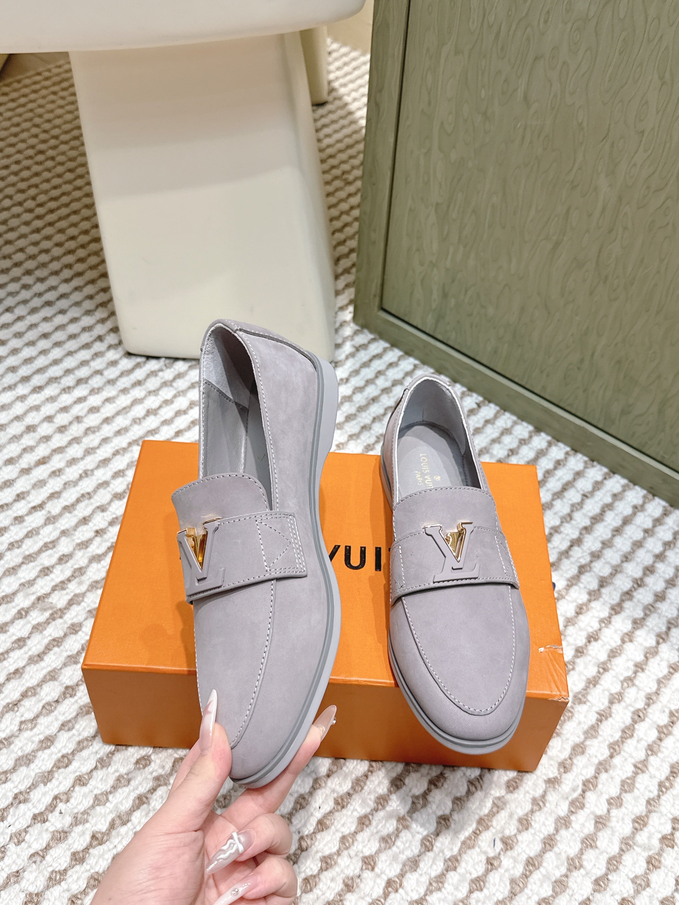 LV 26ss Loafers Gray Suede 657815