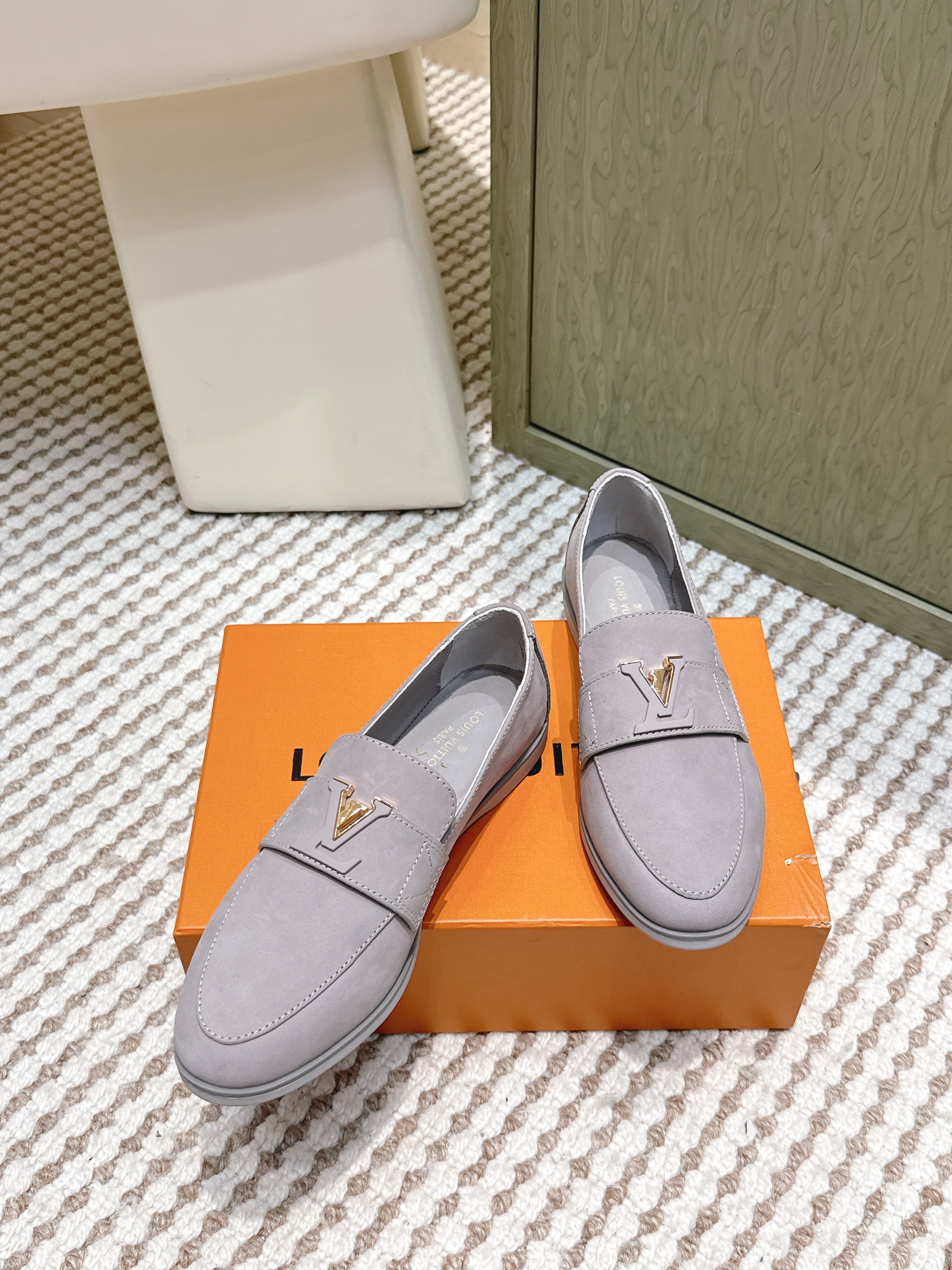 LV 26ss Loafers Gray Suede 657815