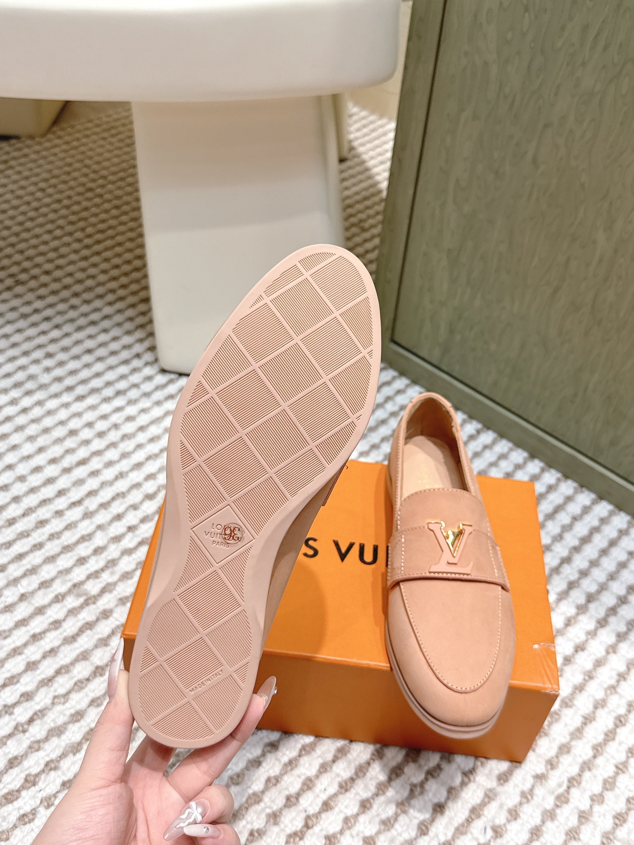 LV 26ss Loafers Dusty Peach Nude Suede 657816