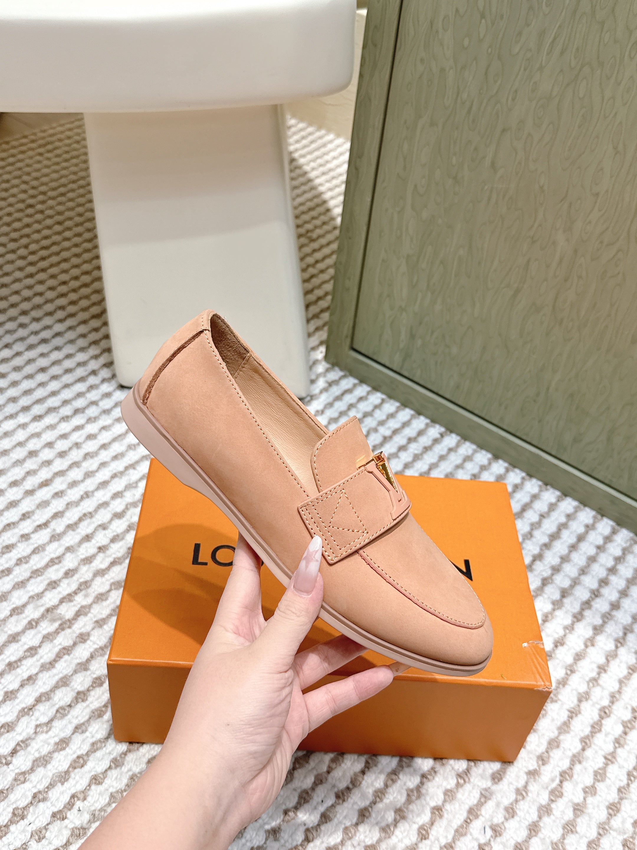 LV 26ss Loafers Dusty Peach Nude Suede 657816