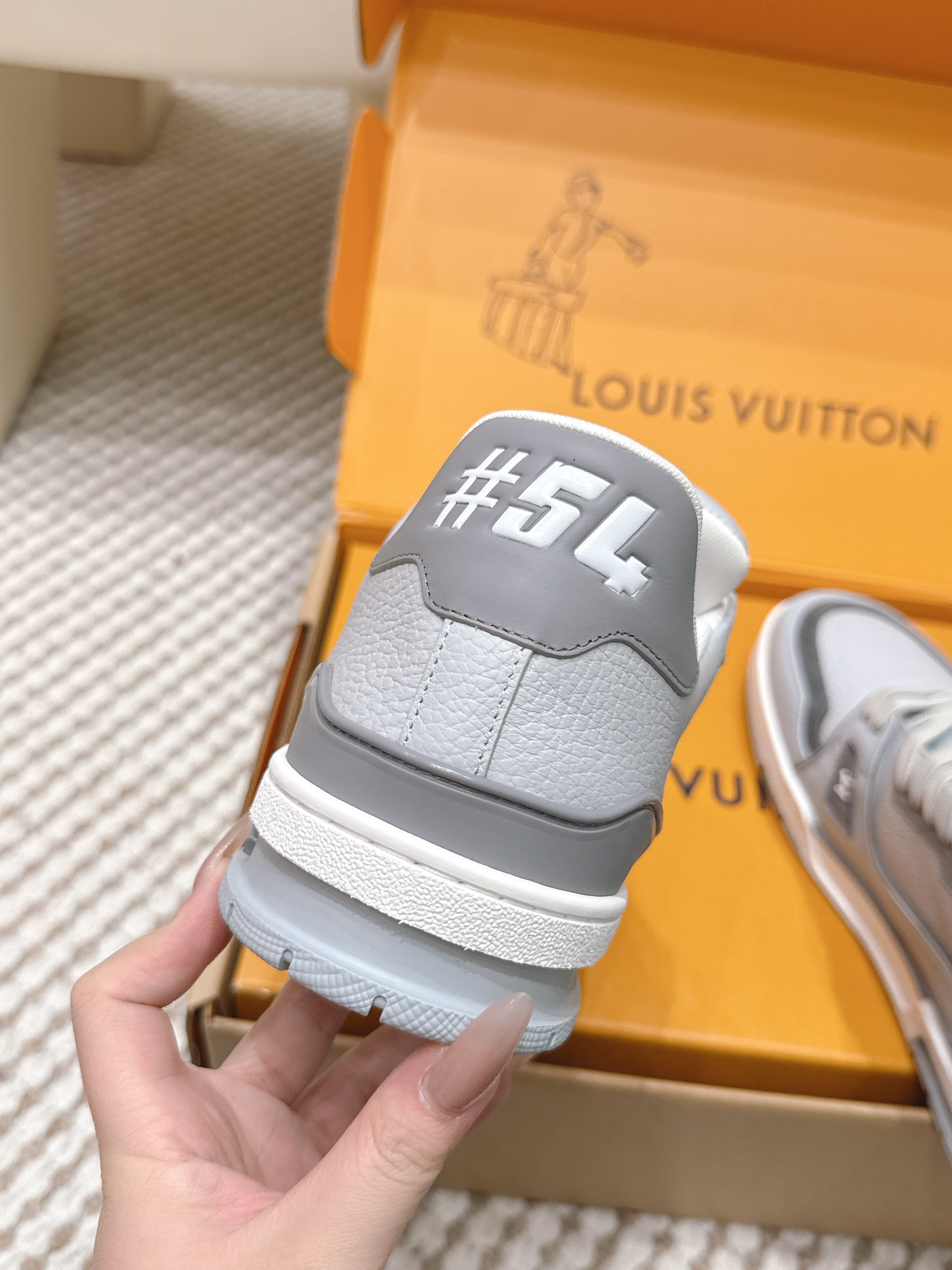 LV 26ss Trainer Sneakers Gray Cowhide 657938