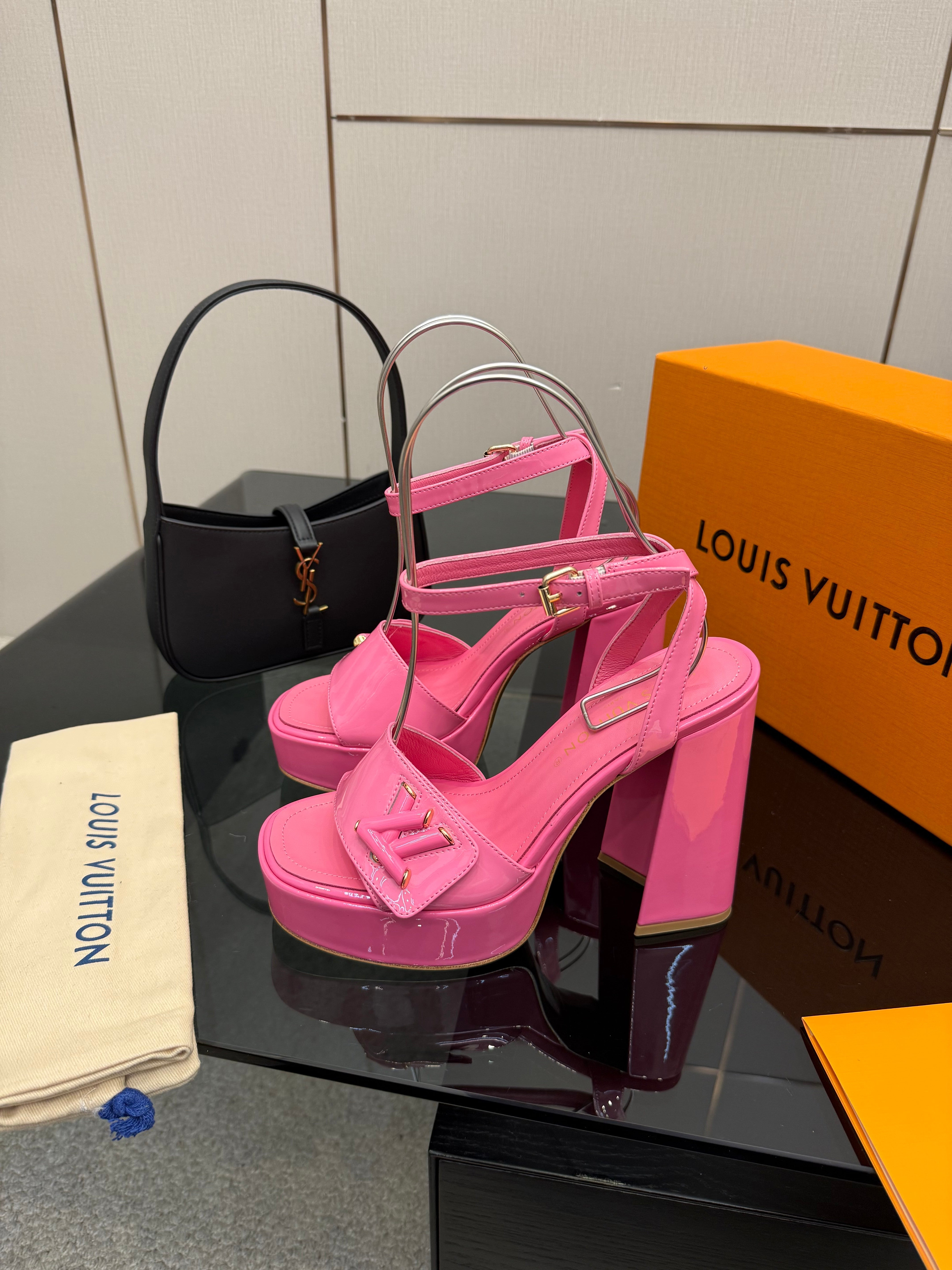 LV 26ss Platform Sandals 110 Pink Patent Leather 629617