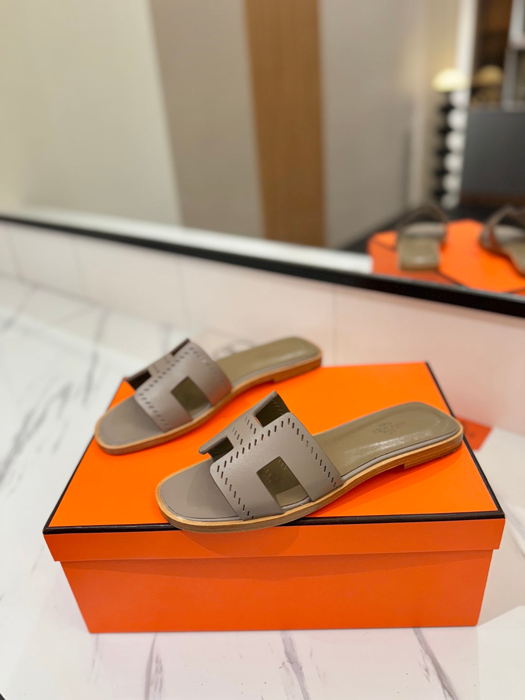 HM Oran Sandal Etoupe Perforate Cowhide 294872