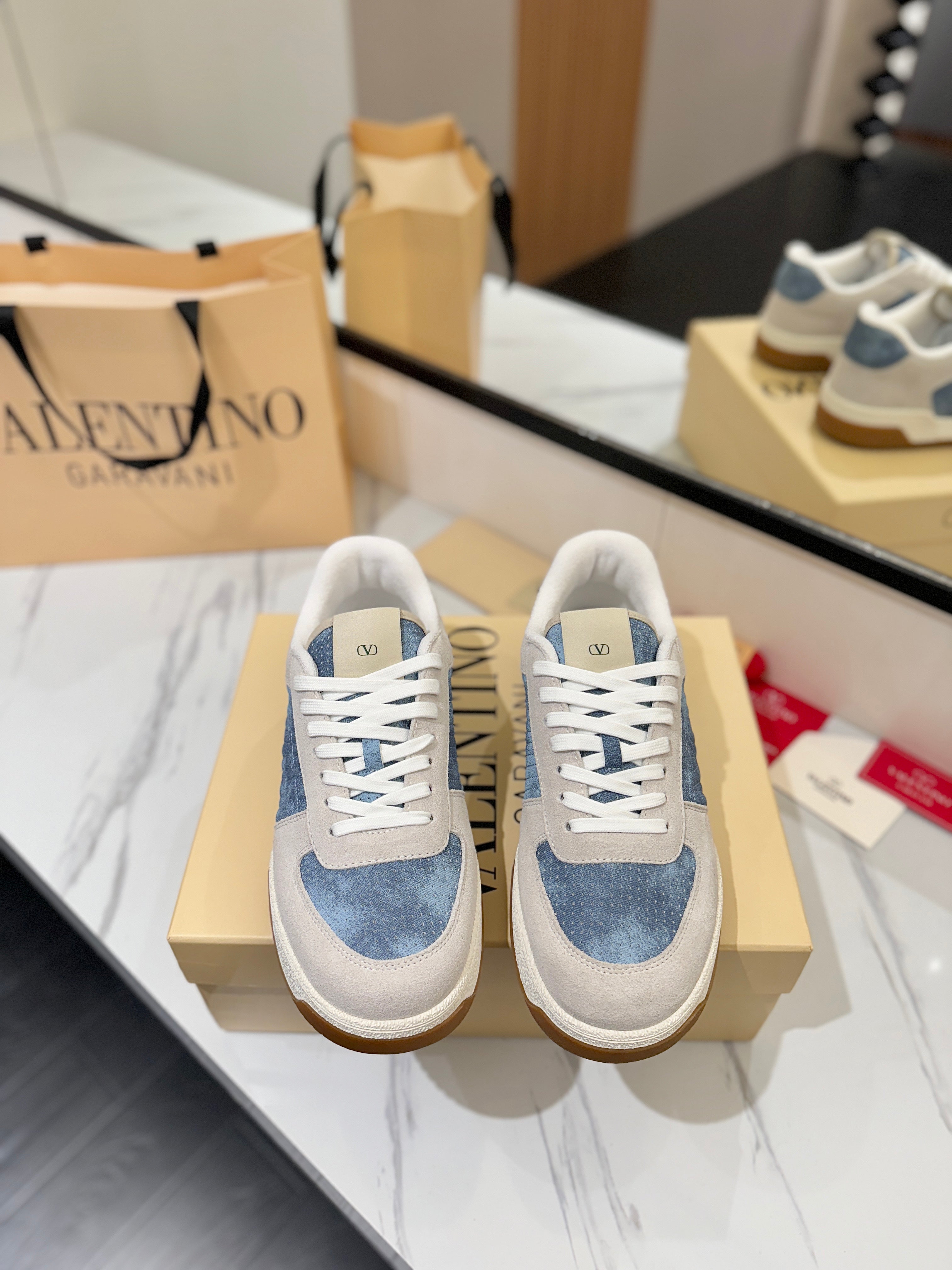 VT 25S  Casual Sneakers Light Gray Blue Suede Cowhide  560752