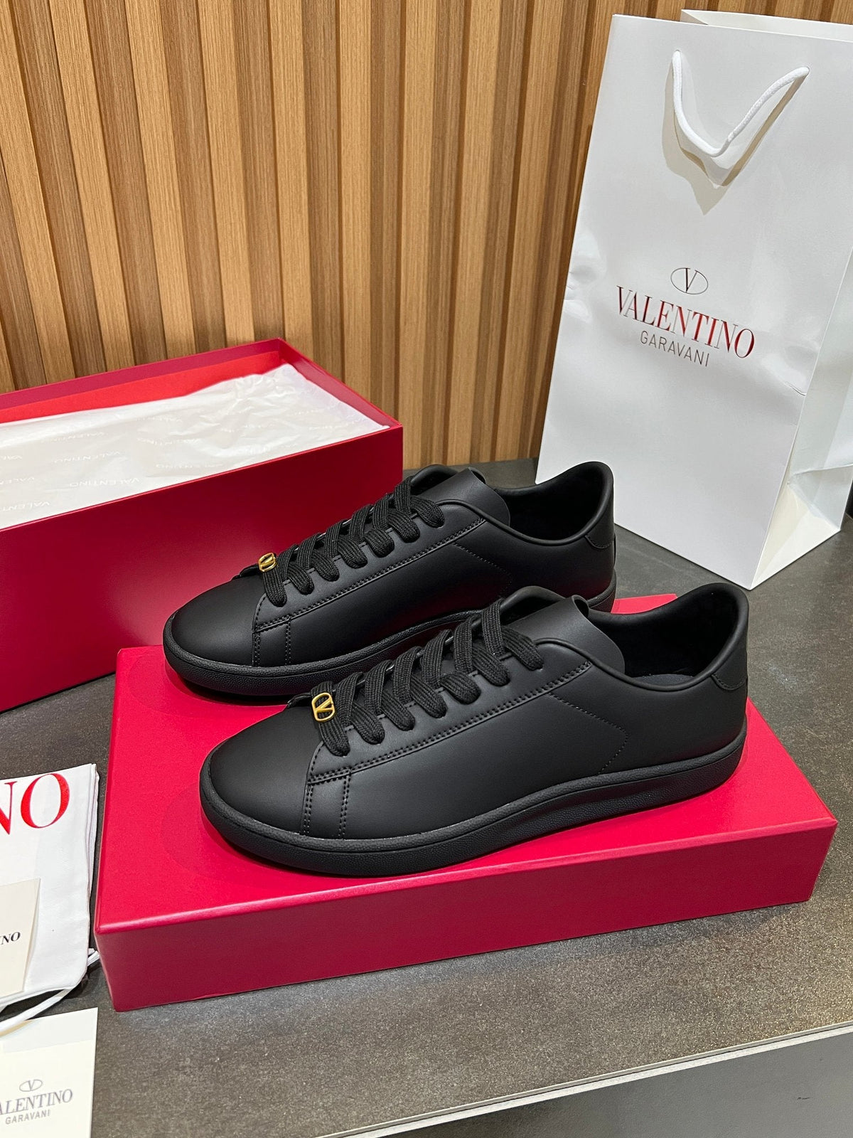 VT 25S  Casual Sneakers Black Cowhide 563092