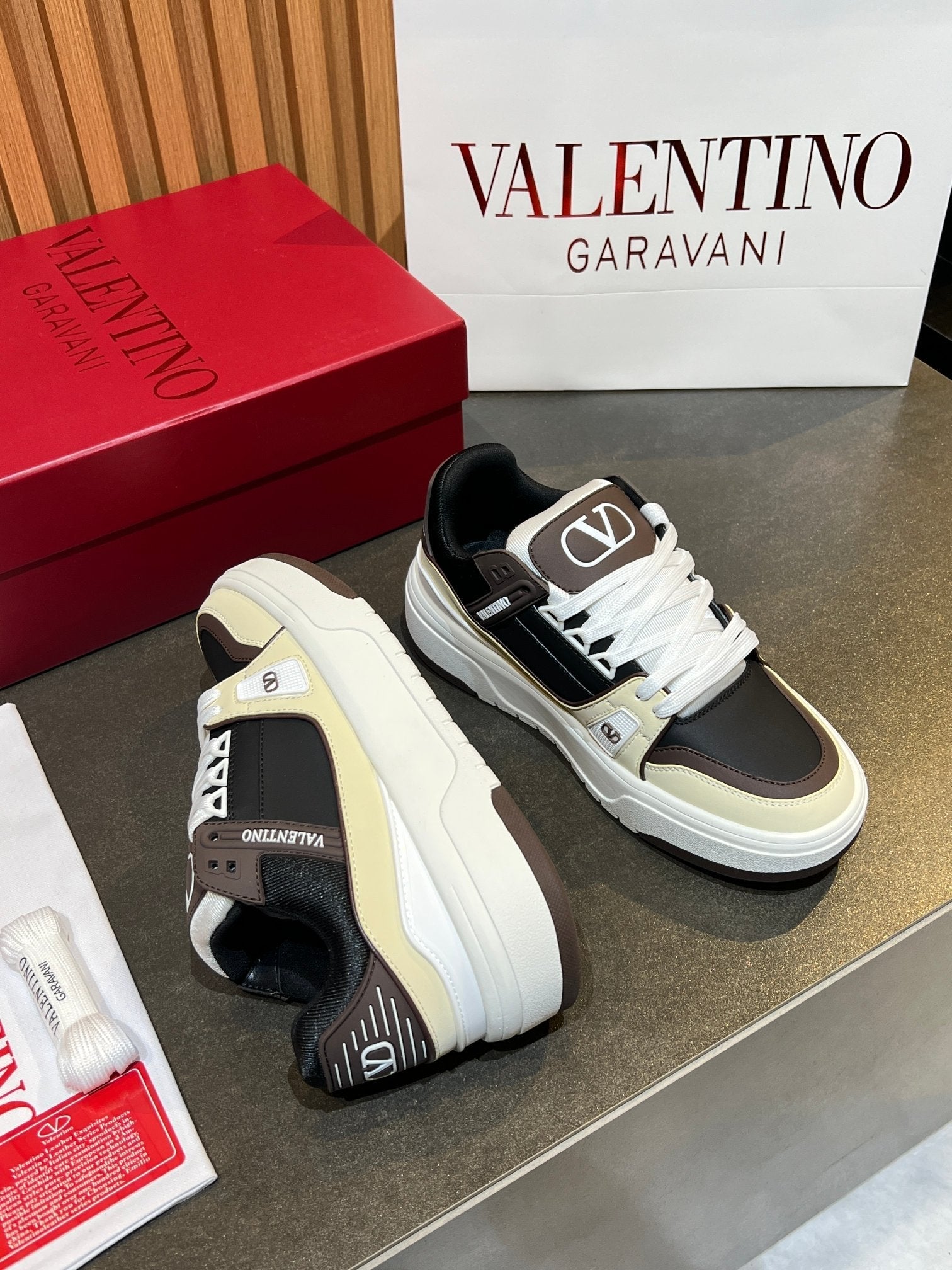 VT 25S Couple Sneakers Black Beige Calfskin 563118