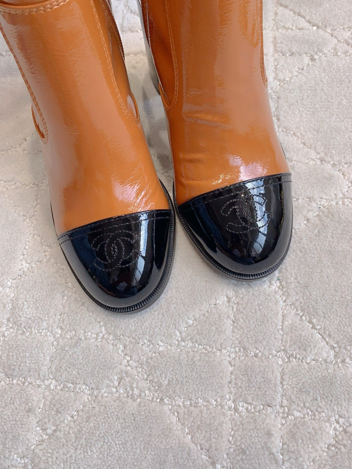 CC 25 Heeled Short Boot Camel Brown mix Black Patent Leather 516678
