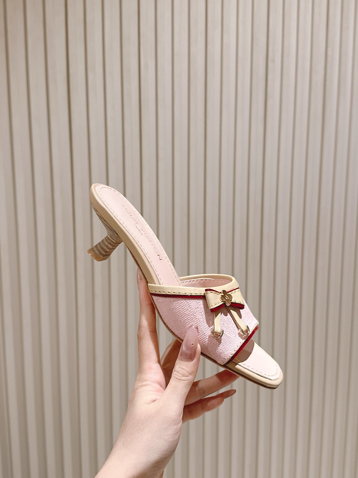 LV 26ss Slippers 45 Light Pink Genuine Leather 656910