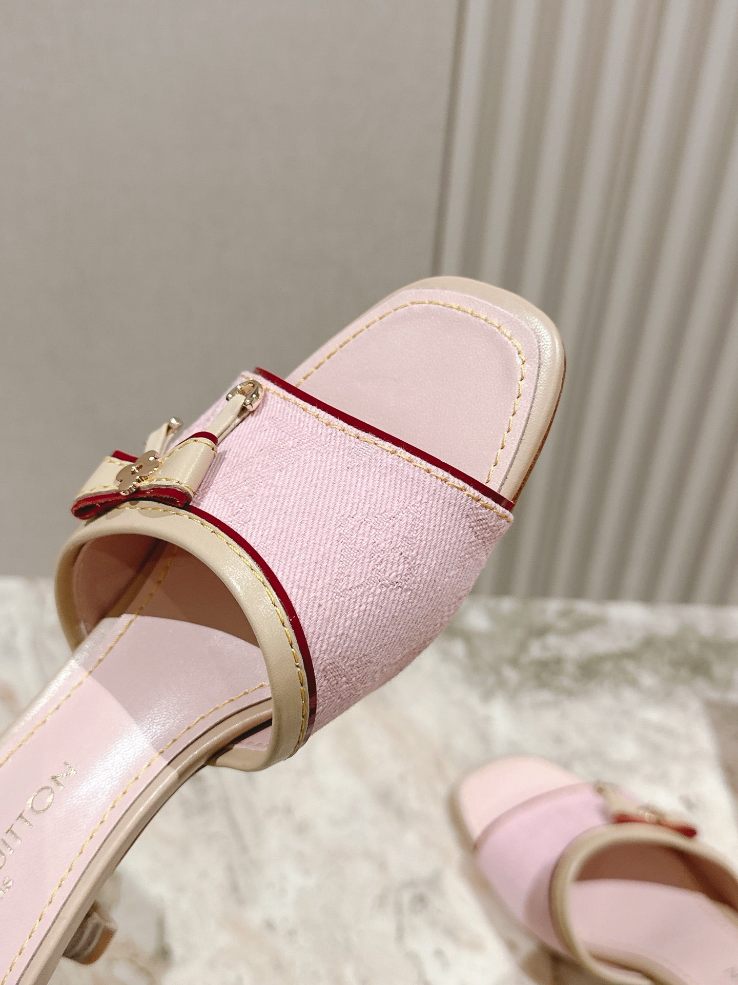 LV 26ss Slippers 45 Light Pink Genuine Leather 656910