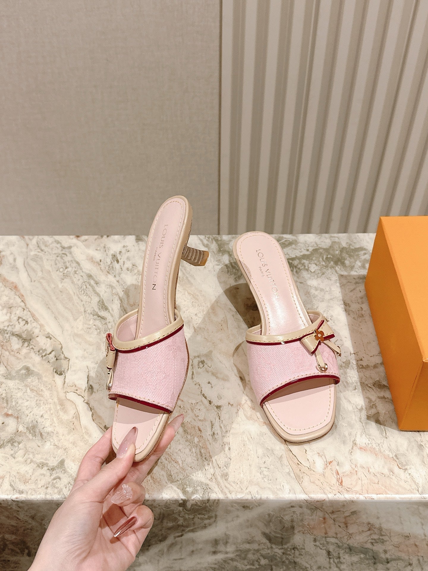 LV 26ss Slippers 45 Light Pink Genuine Leather 656910