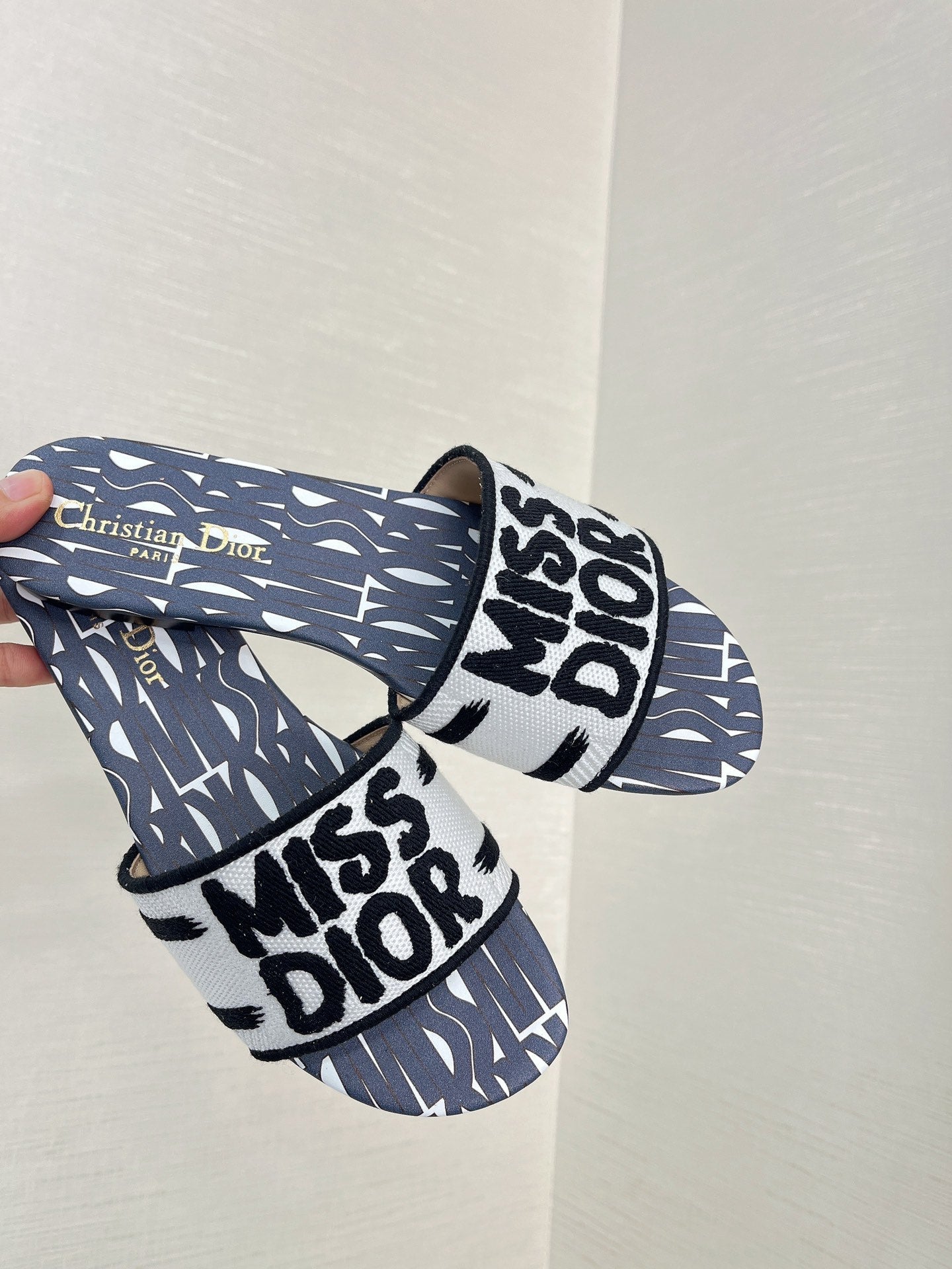 dway slide embroidered cotton grey miss cd alllover motif
